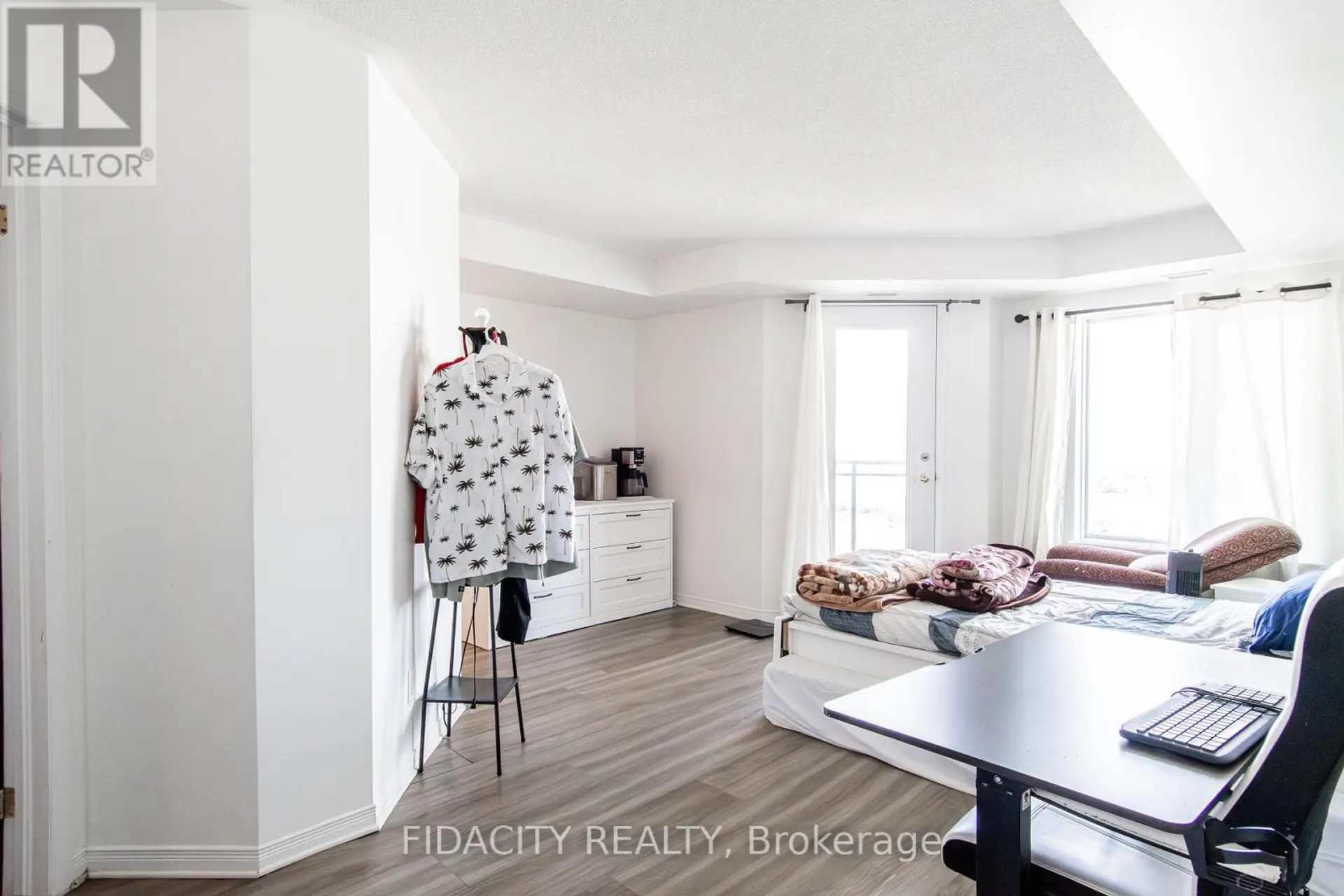 #8A 310 CENTRAL PARK DRIVE - Image 8