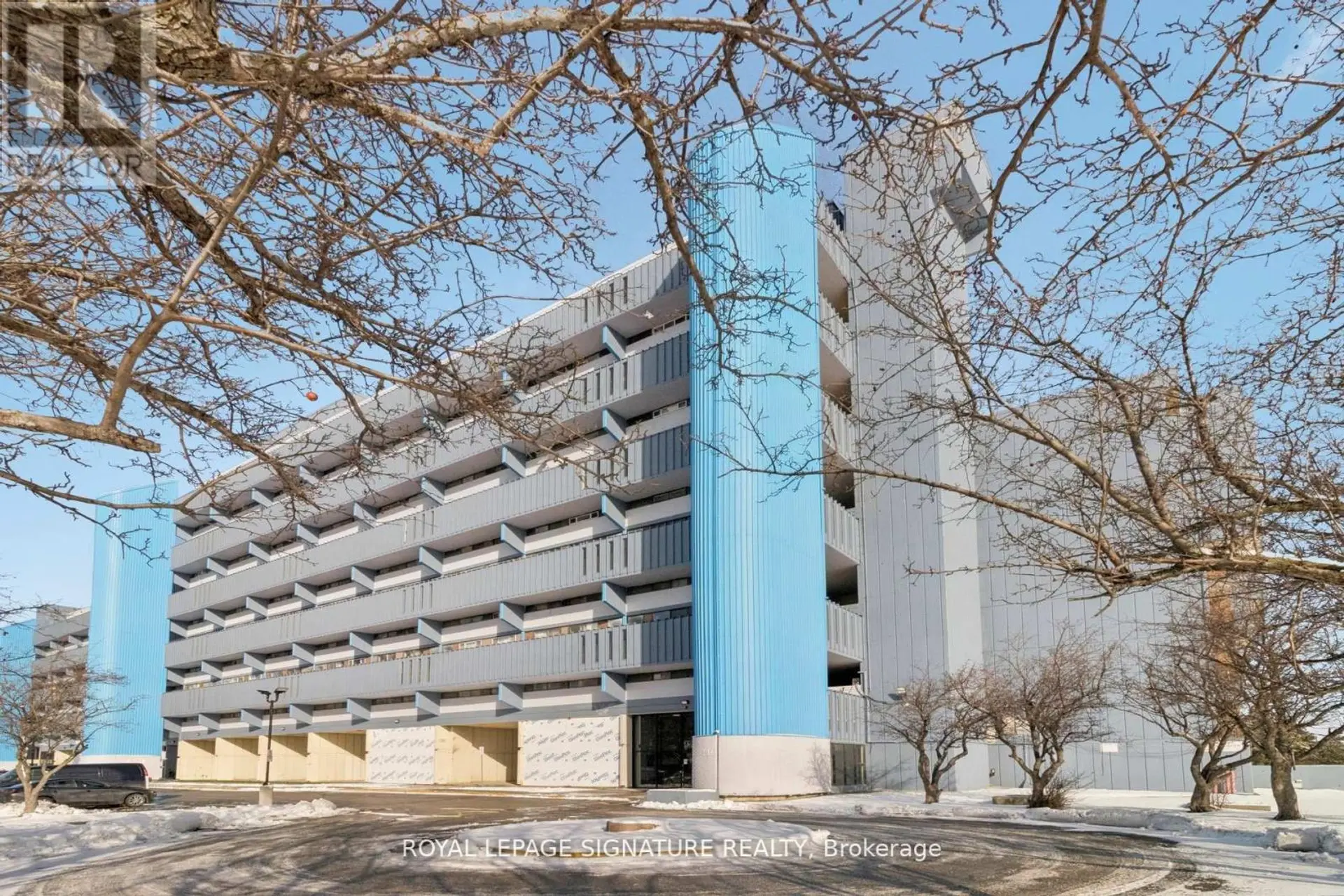 #720 4645 JANE STREET - Image 17