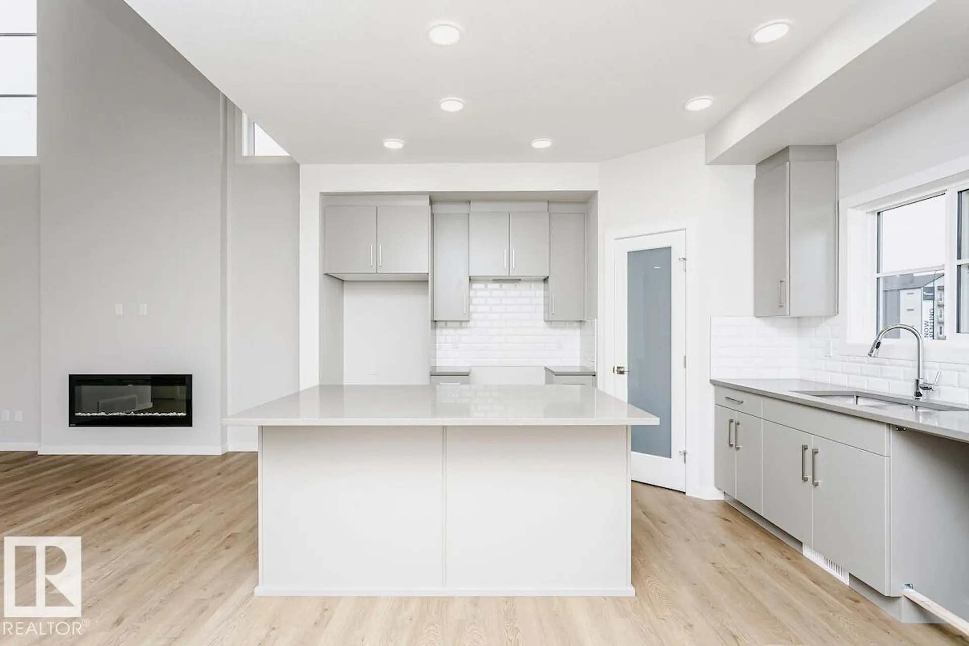 2944 65 ST SW - Image 4