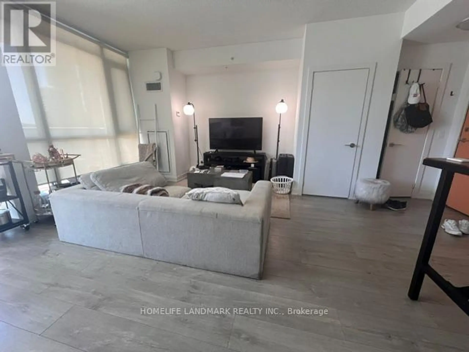 #1906 30 NELSON STREET - Image 3