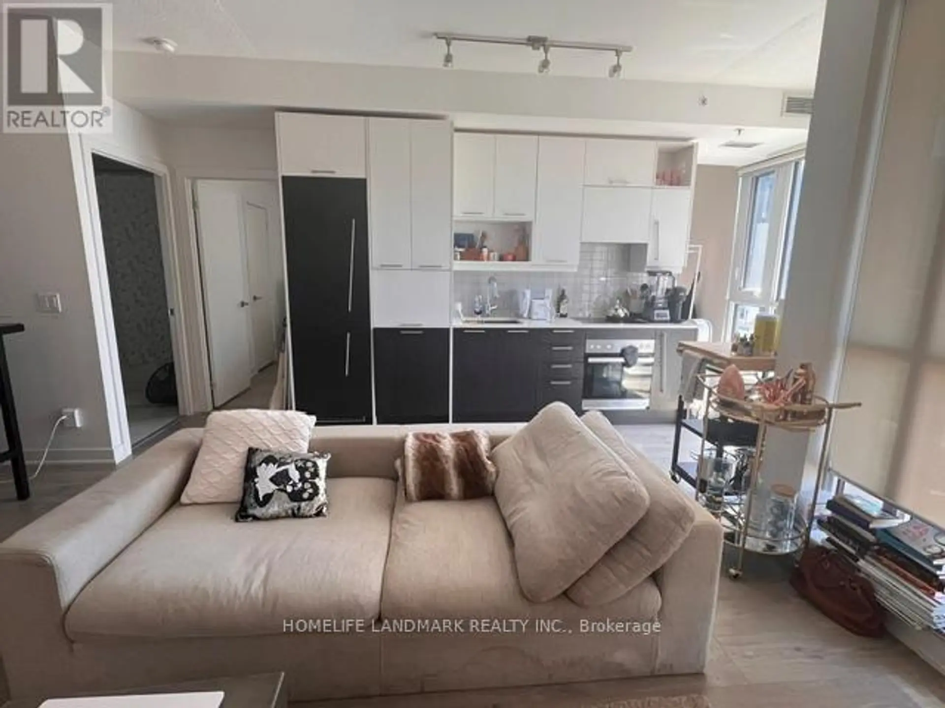 #1906 30 NELSON STREET - Image 4