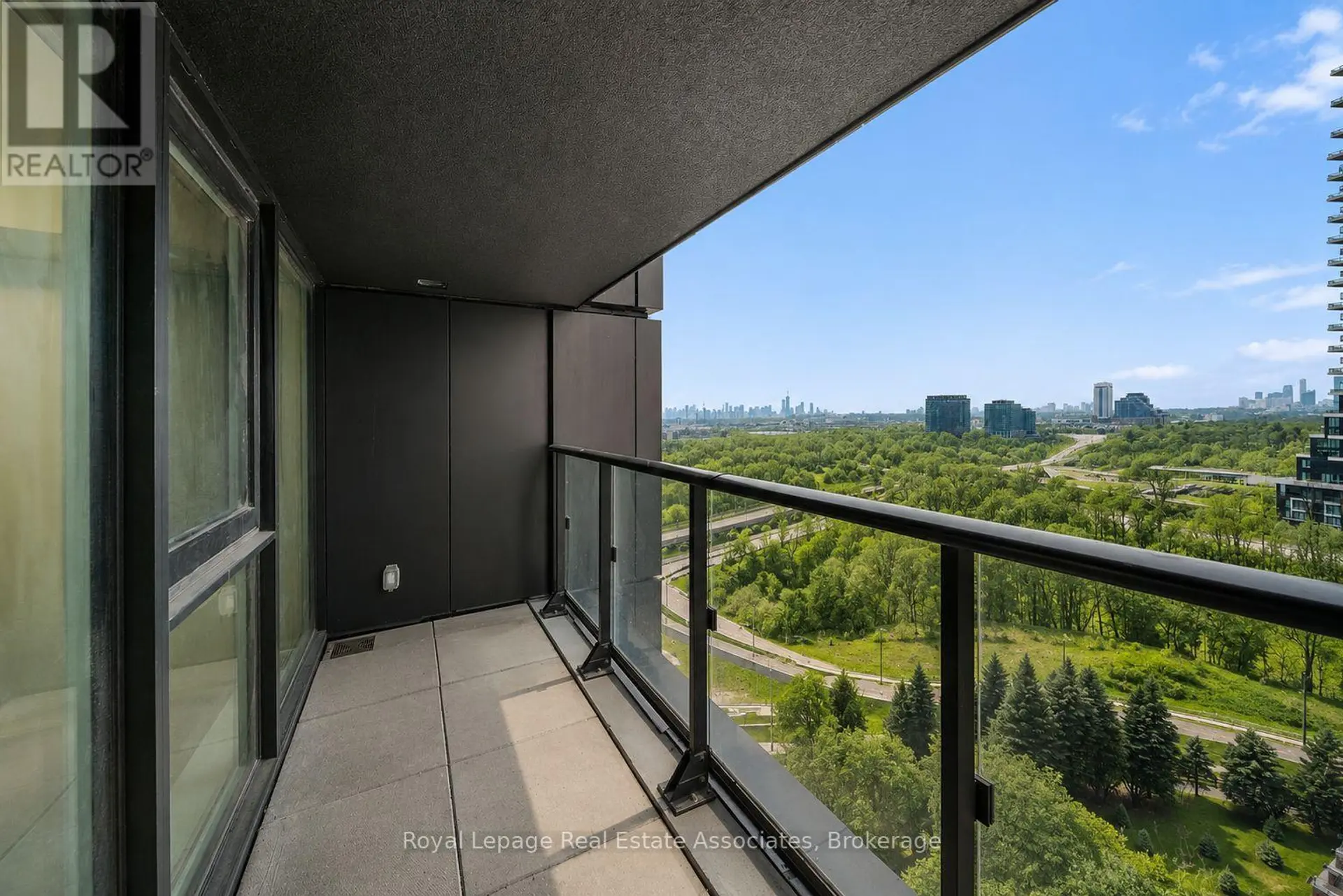 #1004 1 QUARRINGTON LANE - Image 13