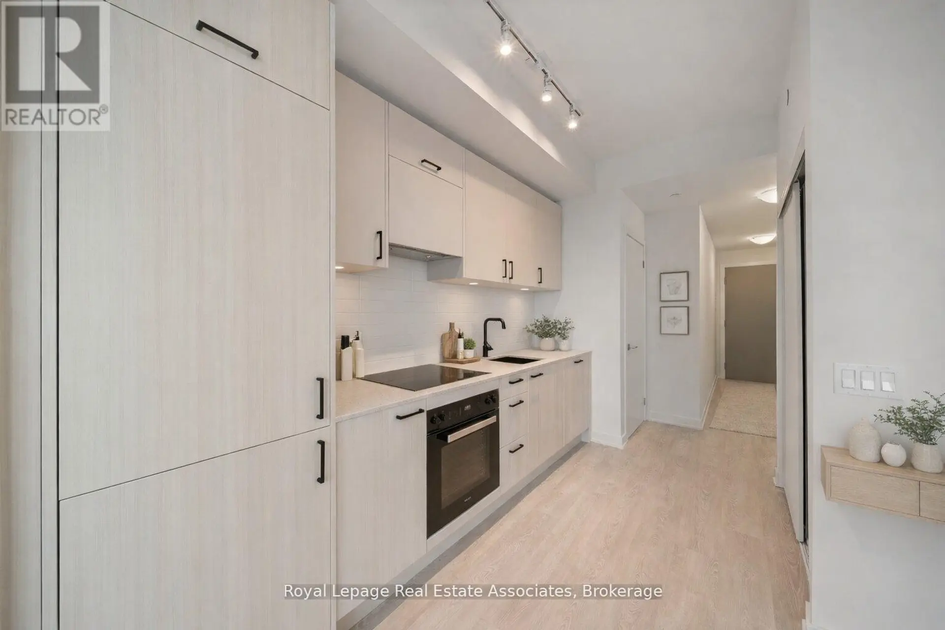 #1004 1 QUARRINGTON LANE - Image 2