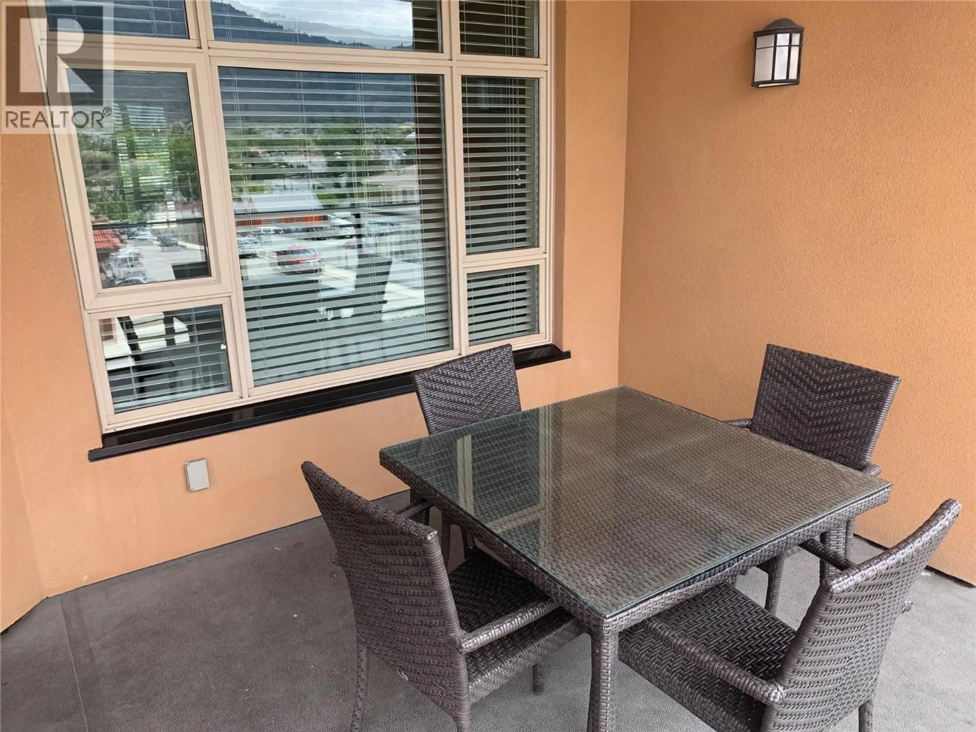 #419 15 PARK Place - Image 4