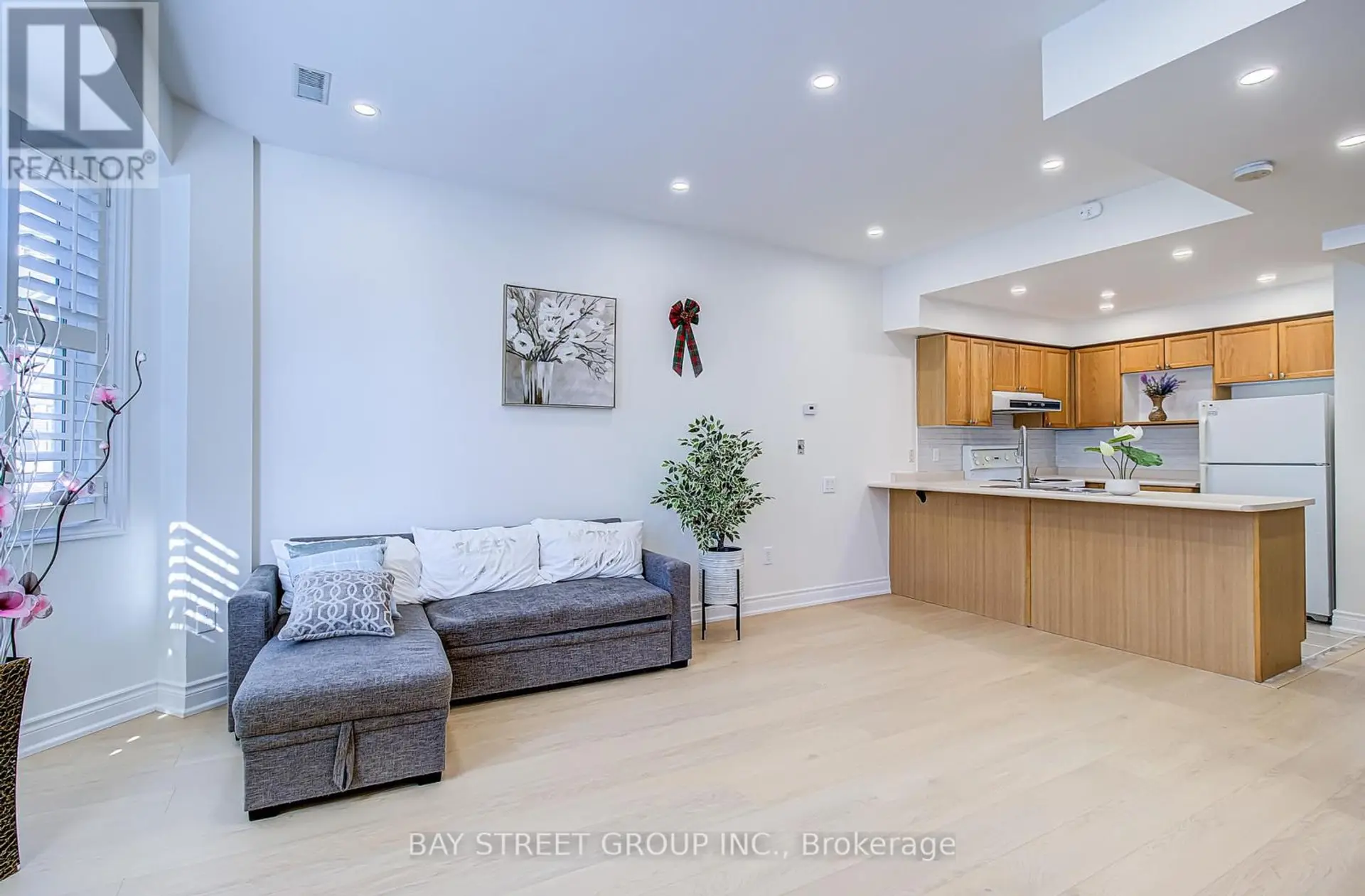 #87 760 LAWRENCE AVENUE SW - Image 3