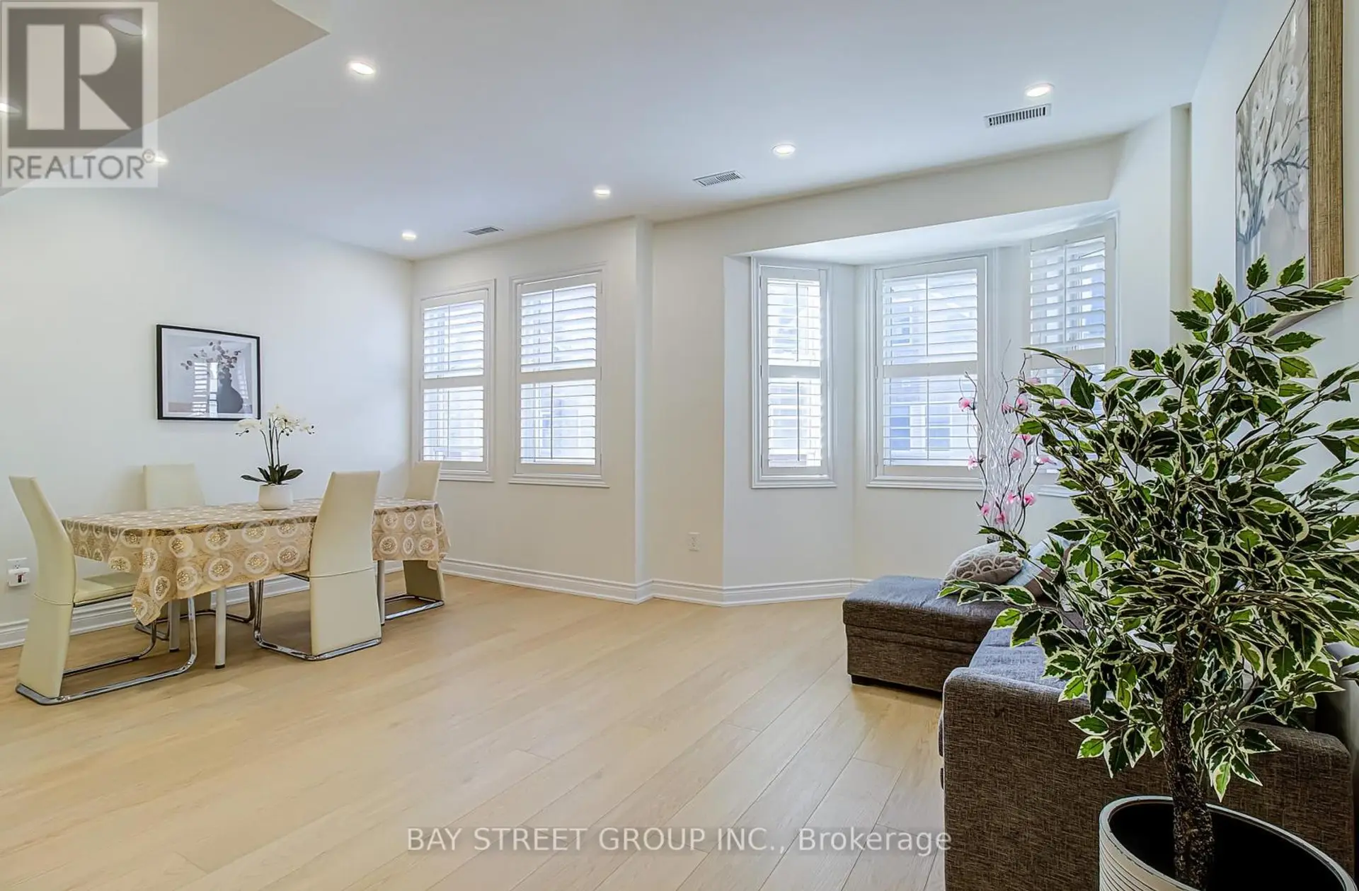 #87 760 LAWRENCE AVENUE SW - Image 4