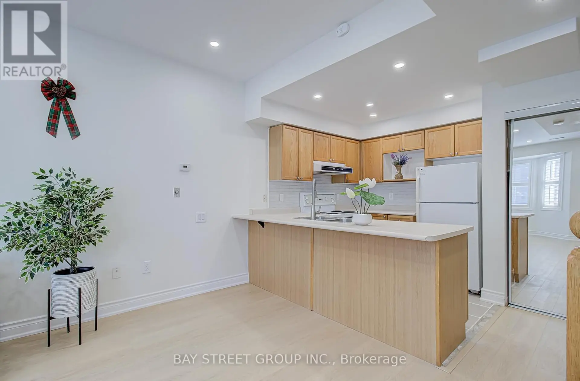 #87 760 LAWRENCE AVENUE SW - Image 5