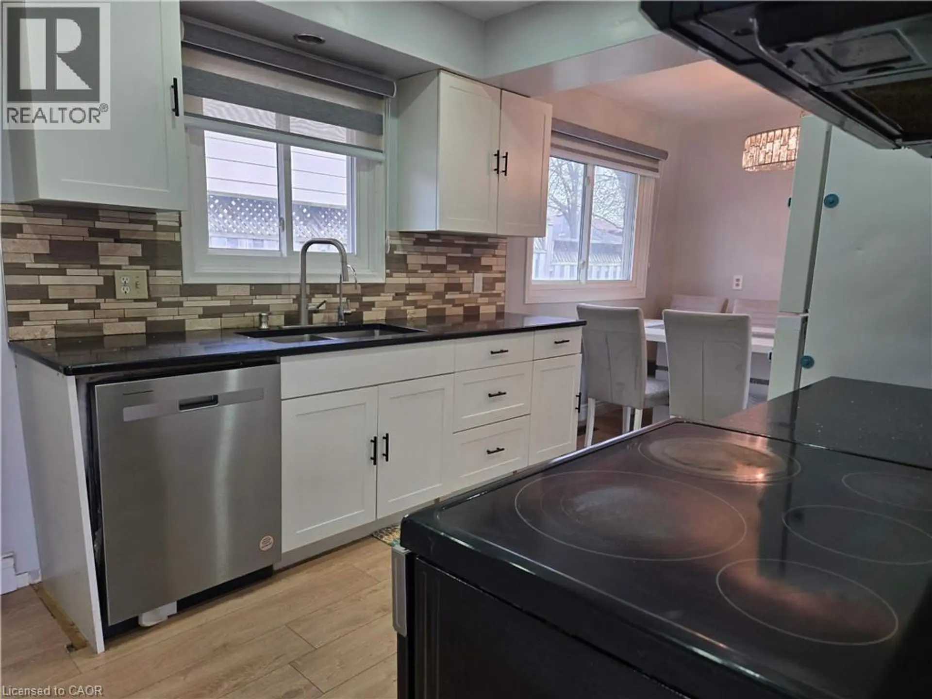 261 OVERLEA Drive - Image 4