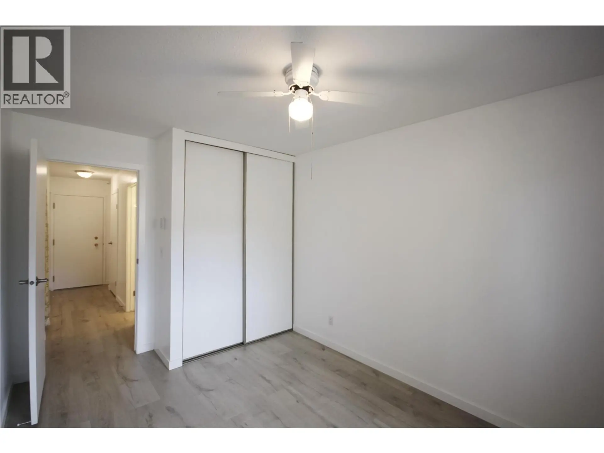 #402 150 Skaha Place - Image 10