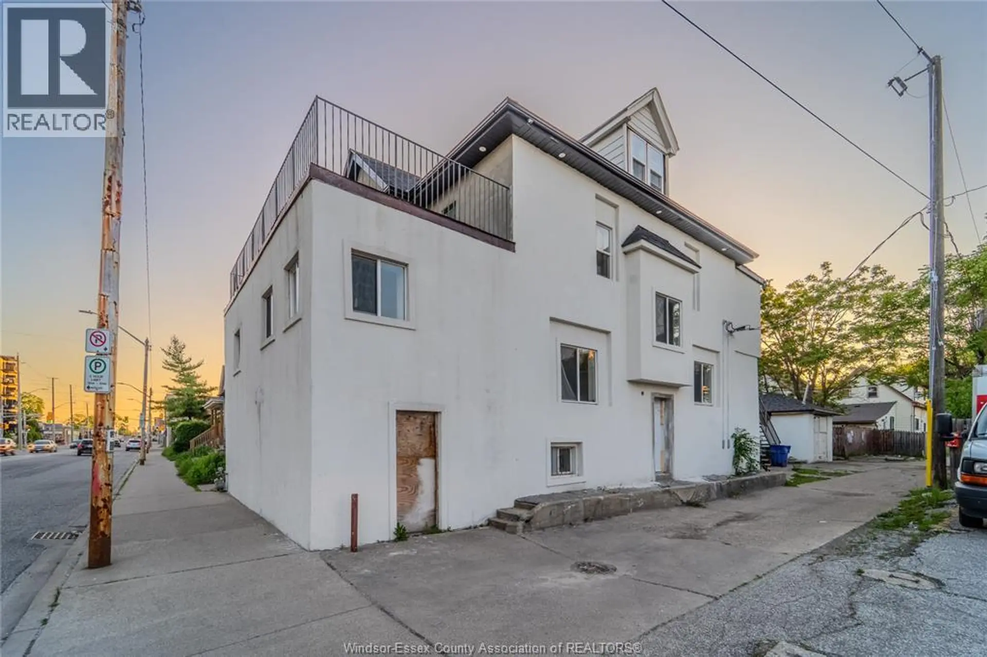 430 WYANDOTTE STREET West - Image 2