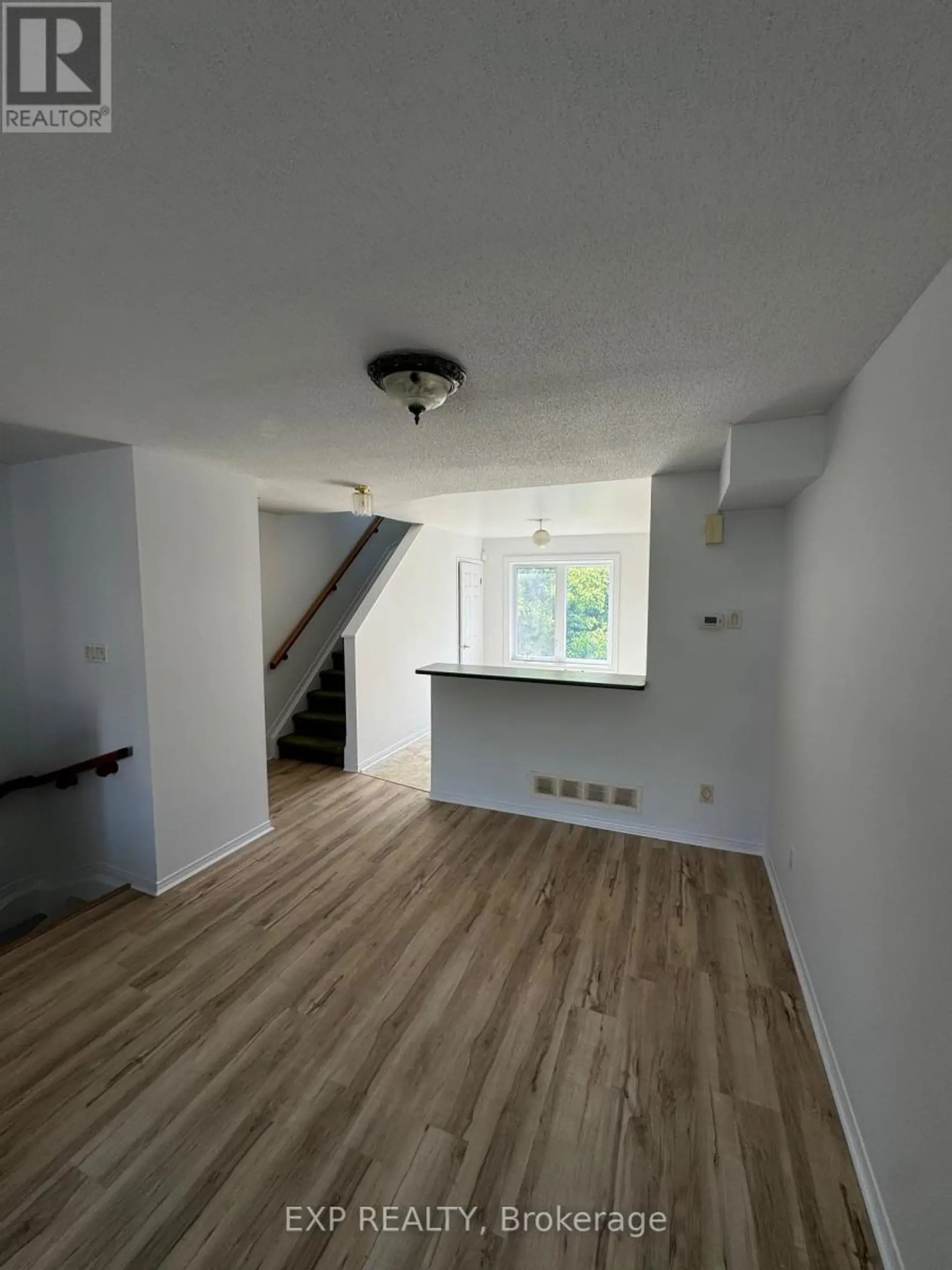 42 MANHATTAN CRESCENT - Image 2