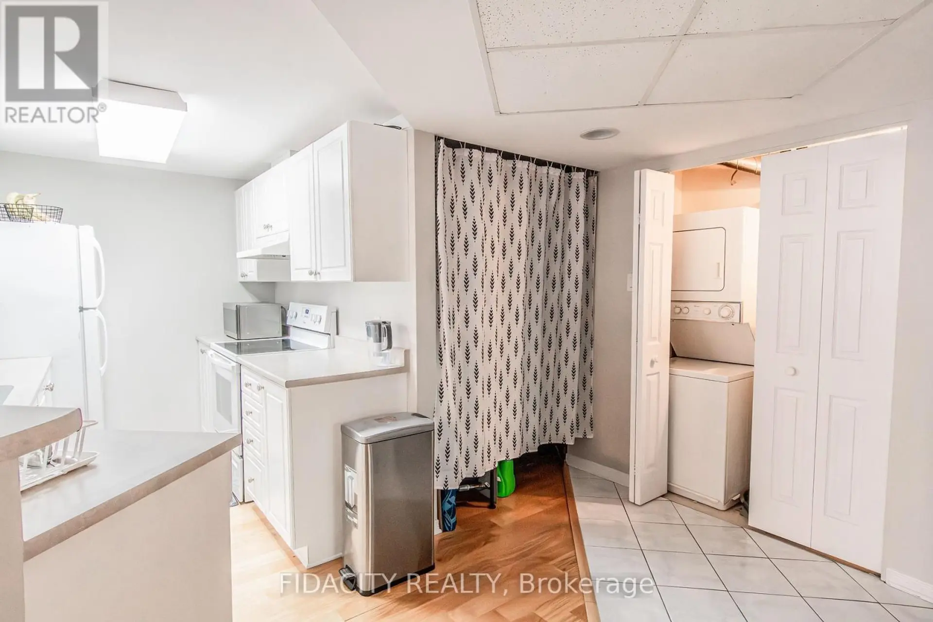 #2E 310 CENTRAL PARK DRIVE - Image 12