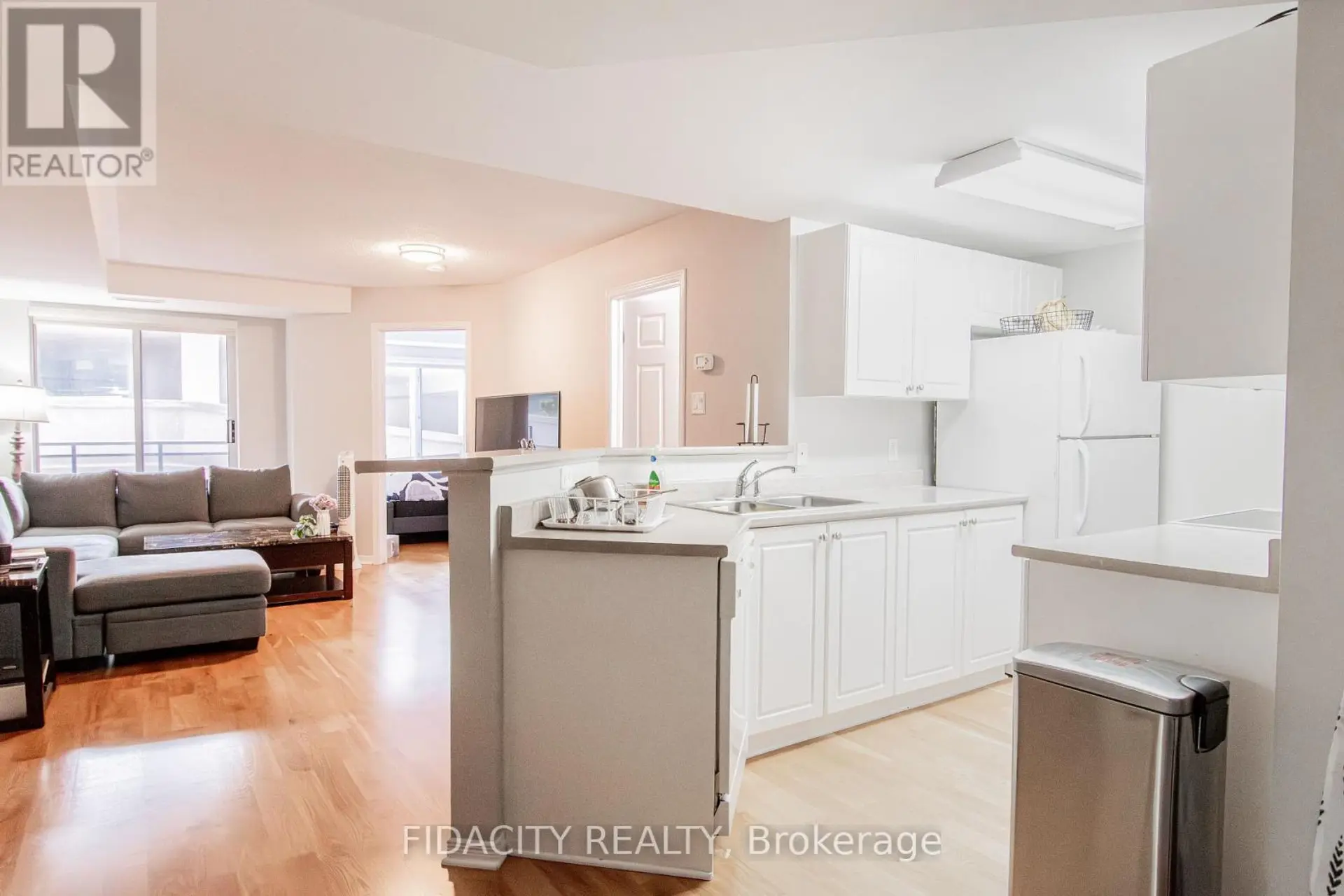 #2E 310 CENTRAL PARK DRIVE - Image 4