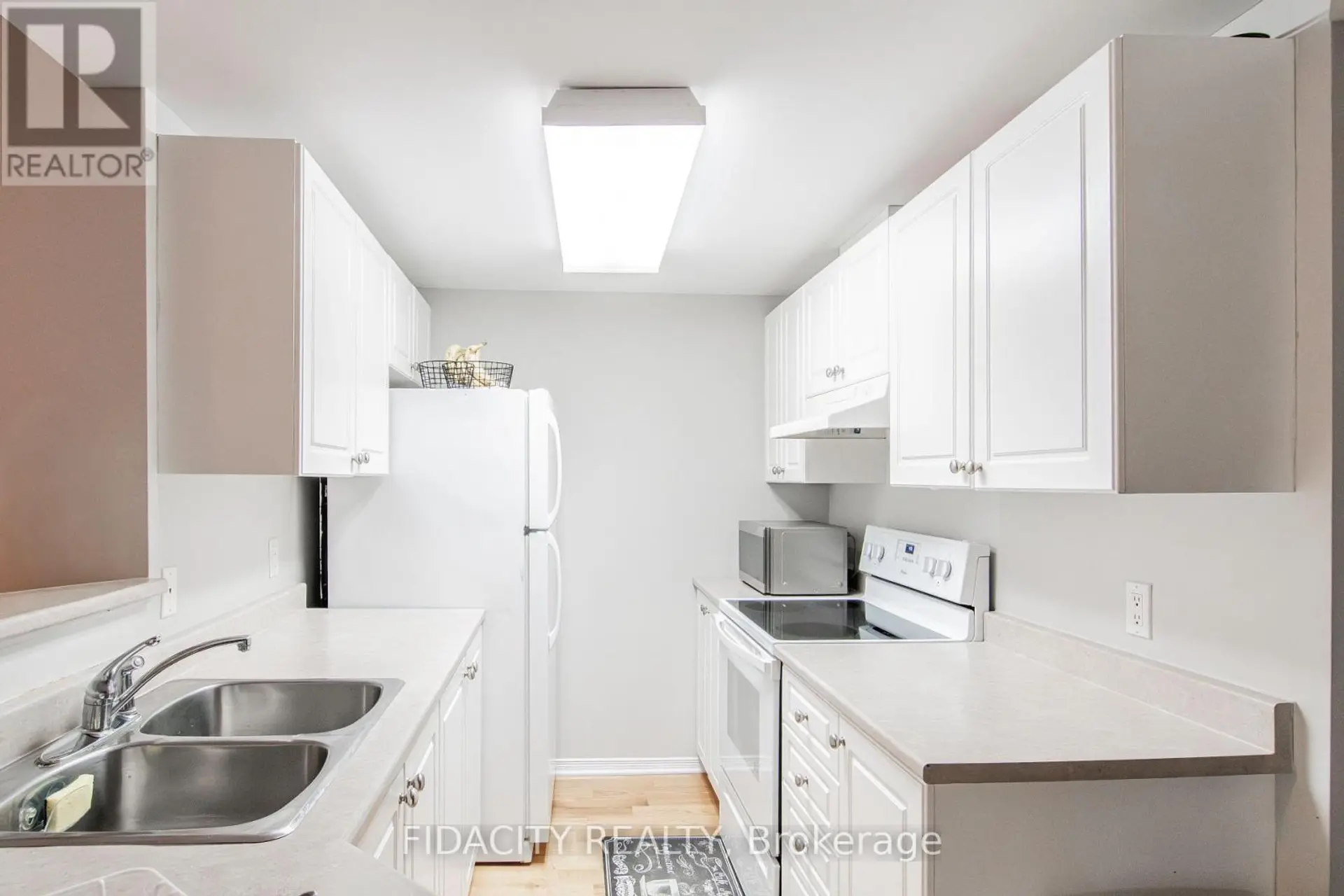 #2E 310 CENTRAL PARK DRIVE - Image 5
