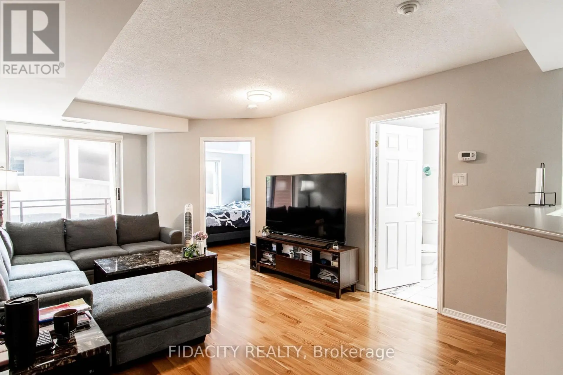 #2E 310 CENTRAL PARK DRIVE - Image 7