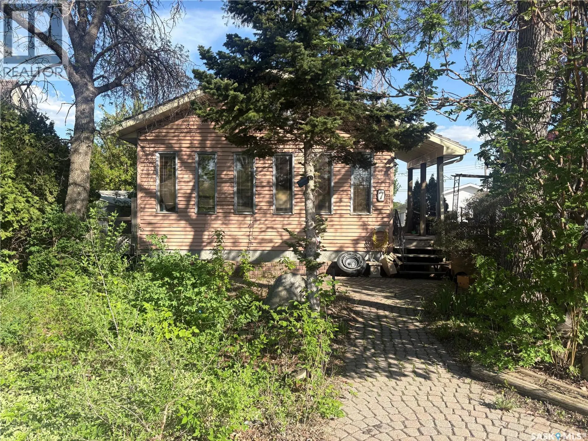 7 Charles CRESCENT - Image 1