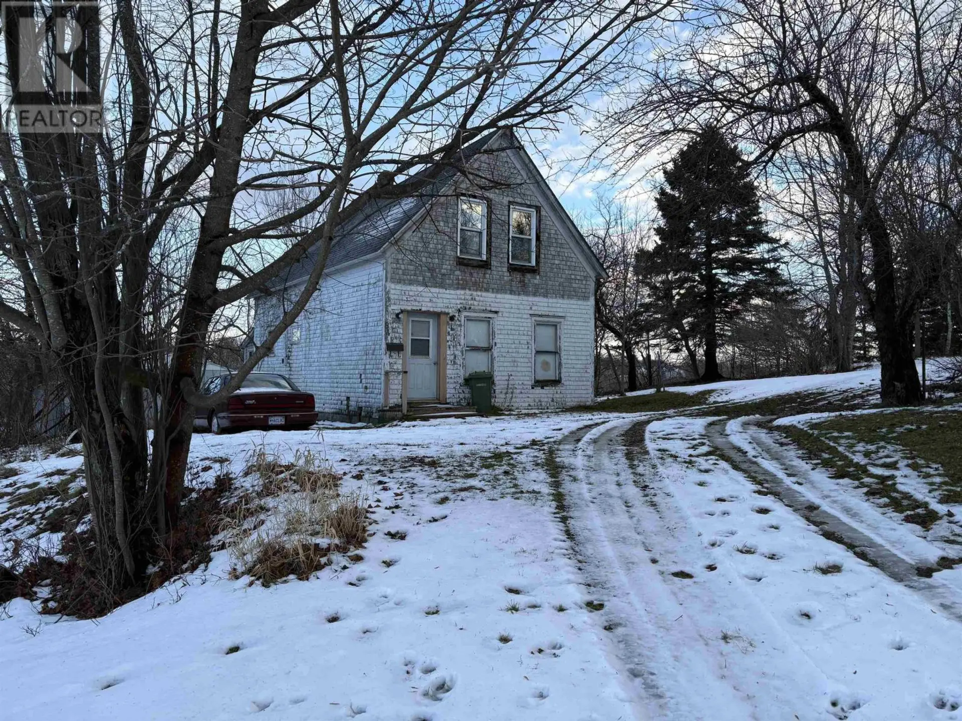 84 Warren Street - Image 1