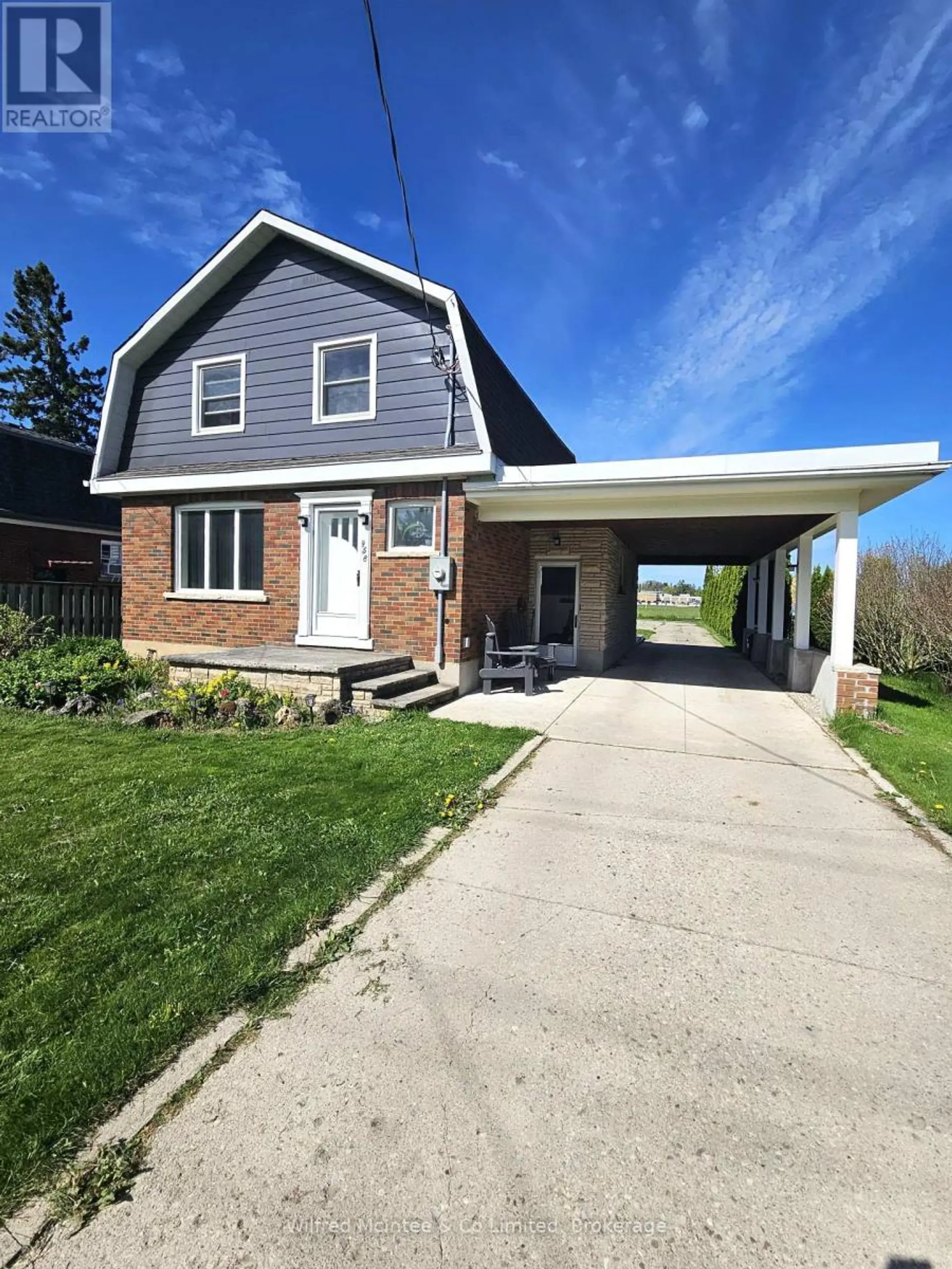 958 6TH AVENUE W - Image 1