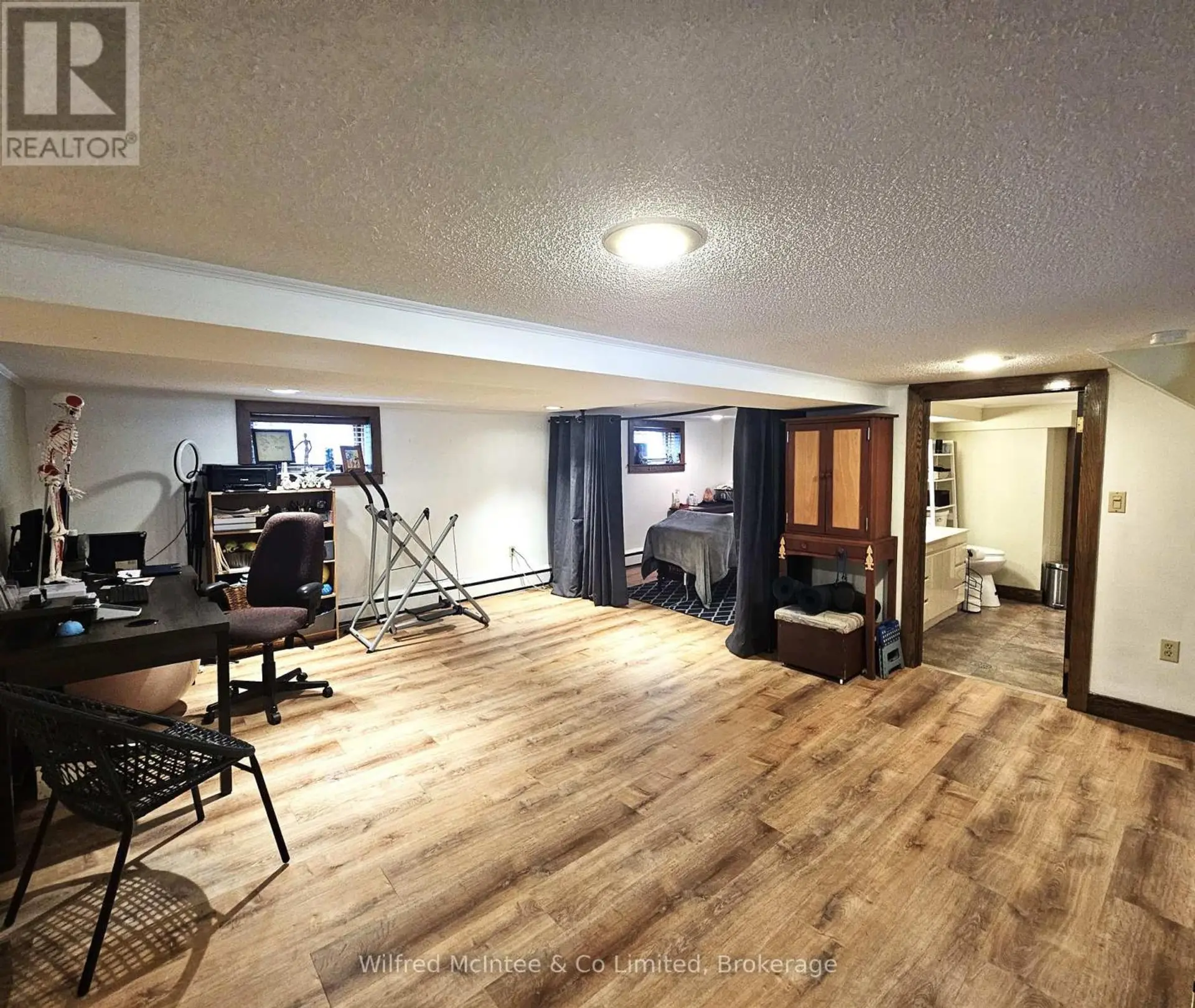 958 6TH AVENUE W - Image 14