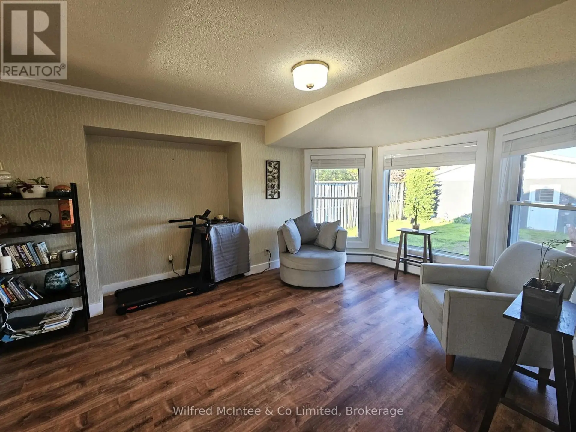 958 6TH AVENUE W - Image 4