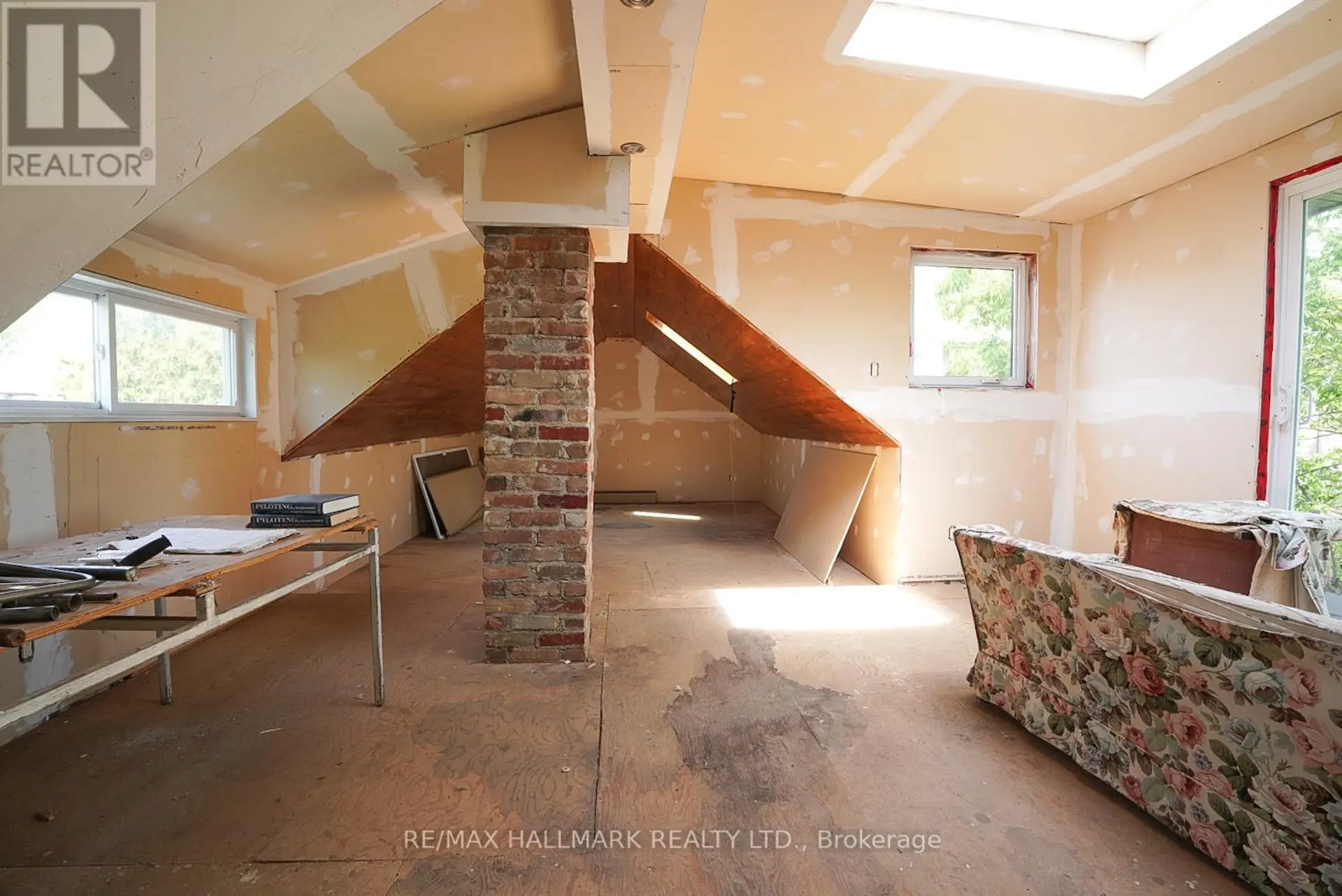 63 HIGHVIEW AVENUE - Image 10
