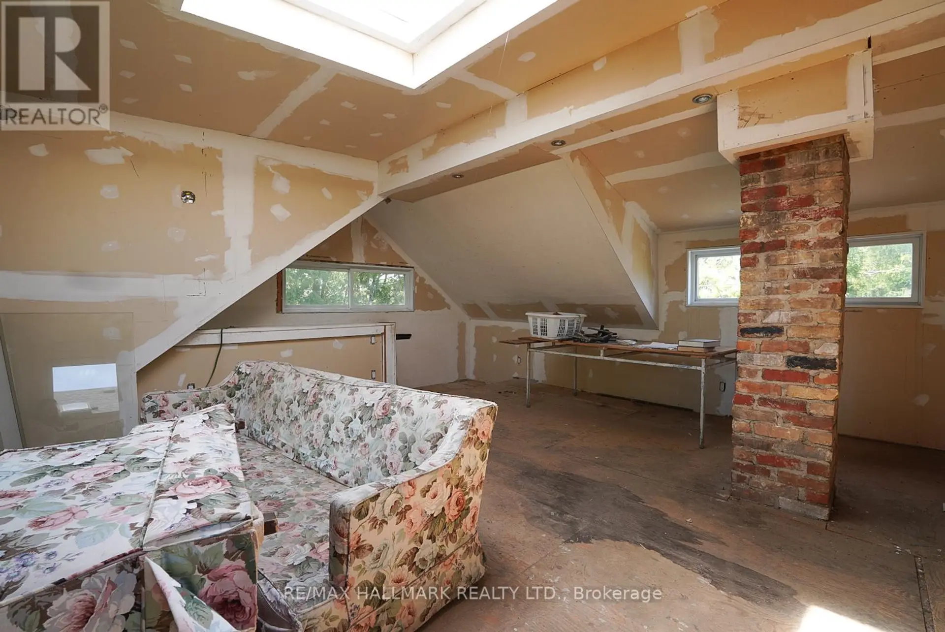 63 HIGHVIEW AVENUE - Image 11