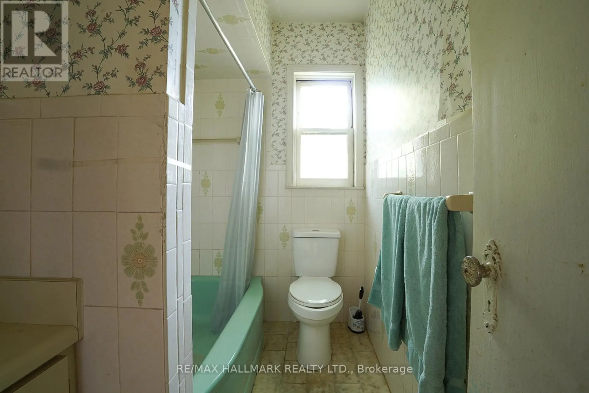 63 HIGHVIEW AVENUE - Image 9
