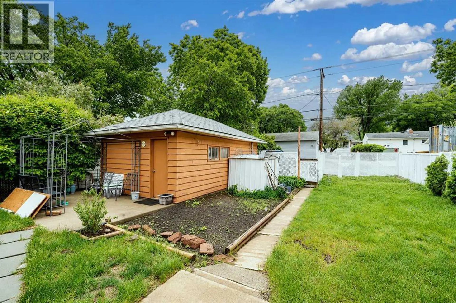 361 7 Street SW - Image 11