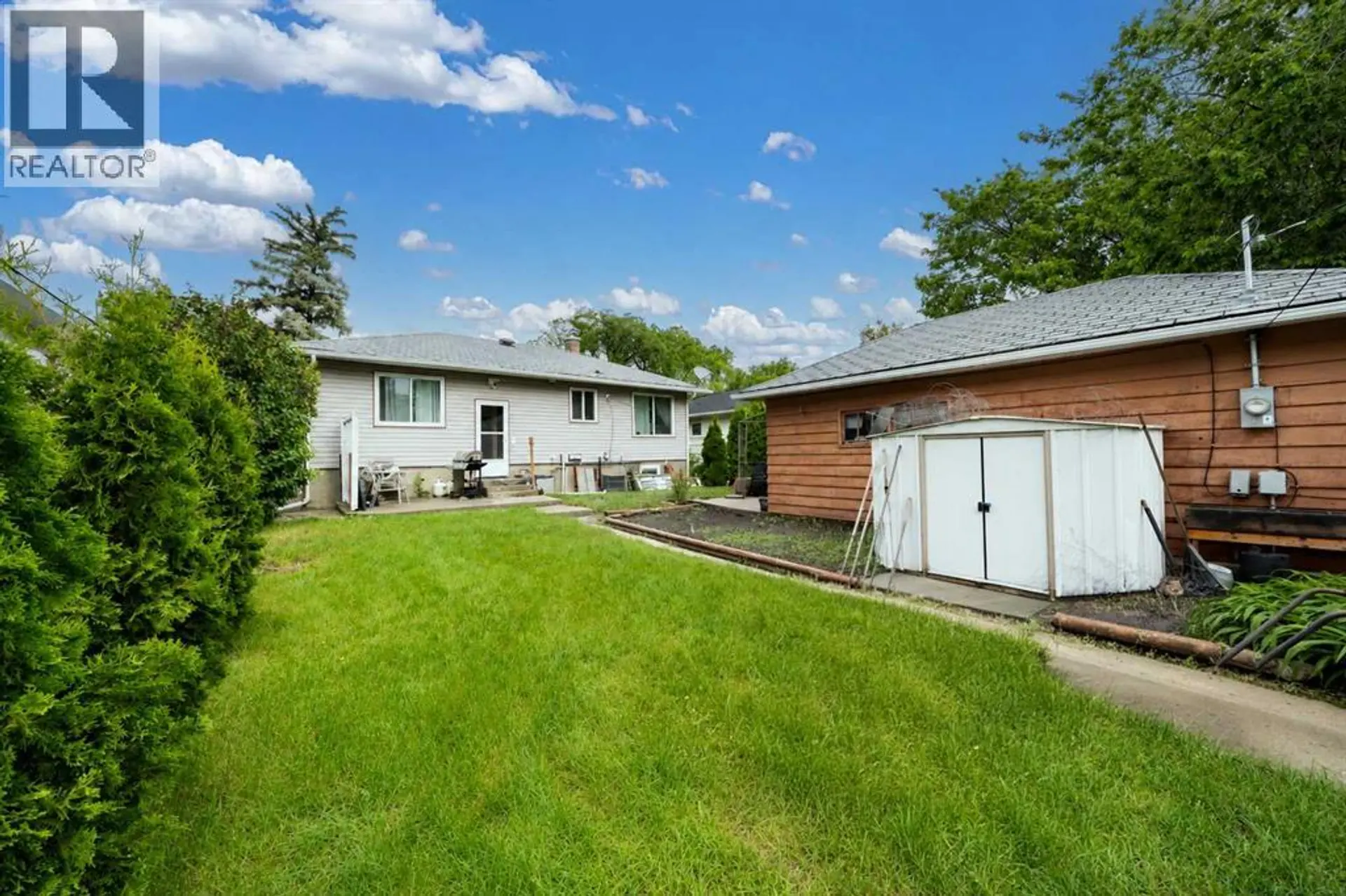 361 7 Street SW - Image 12