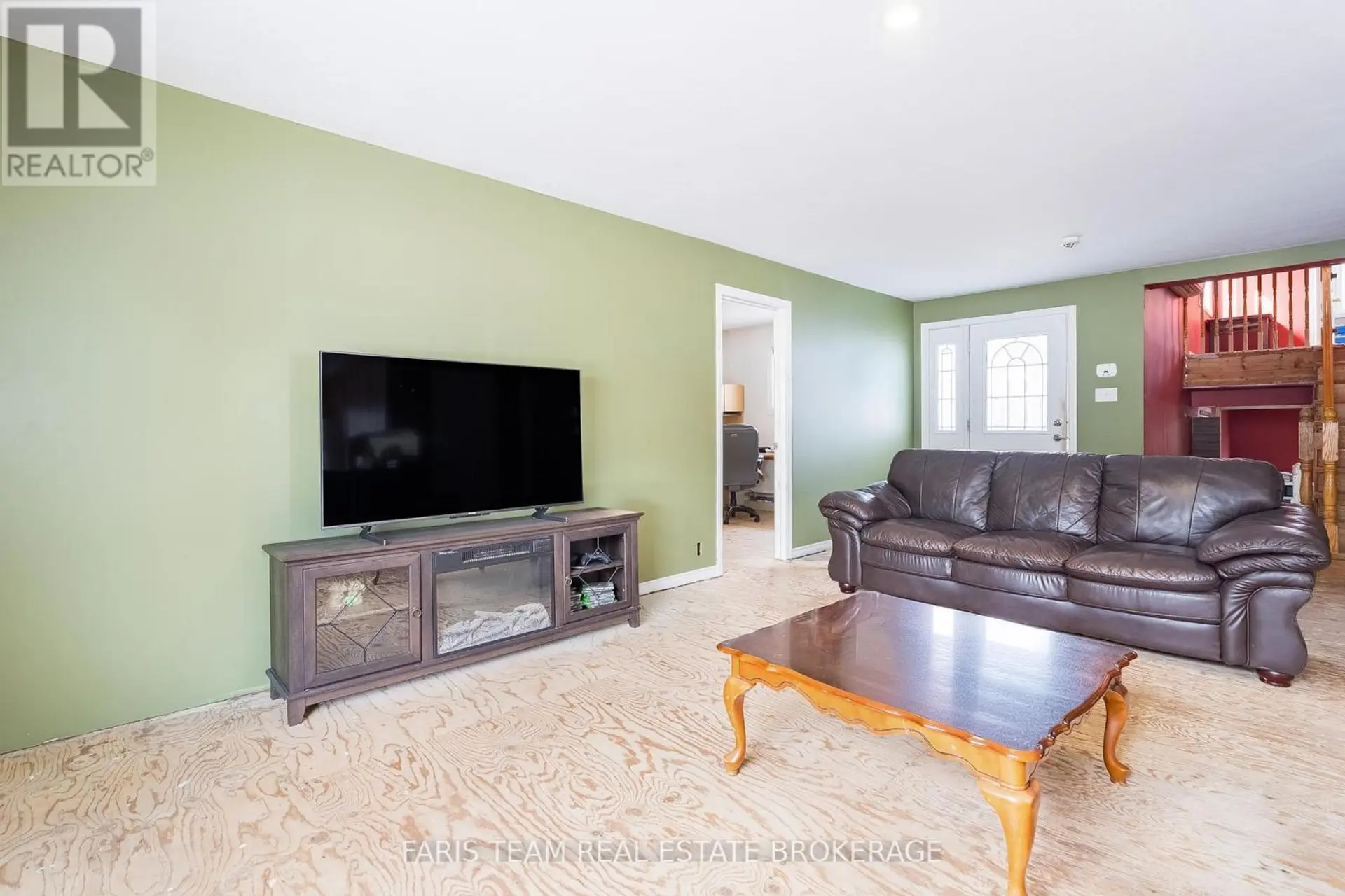 1008 RAINBOW VALLEY ROAD W - Image 8