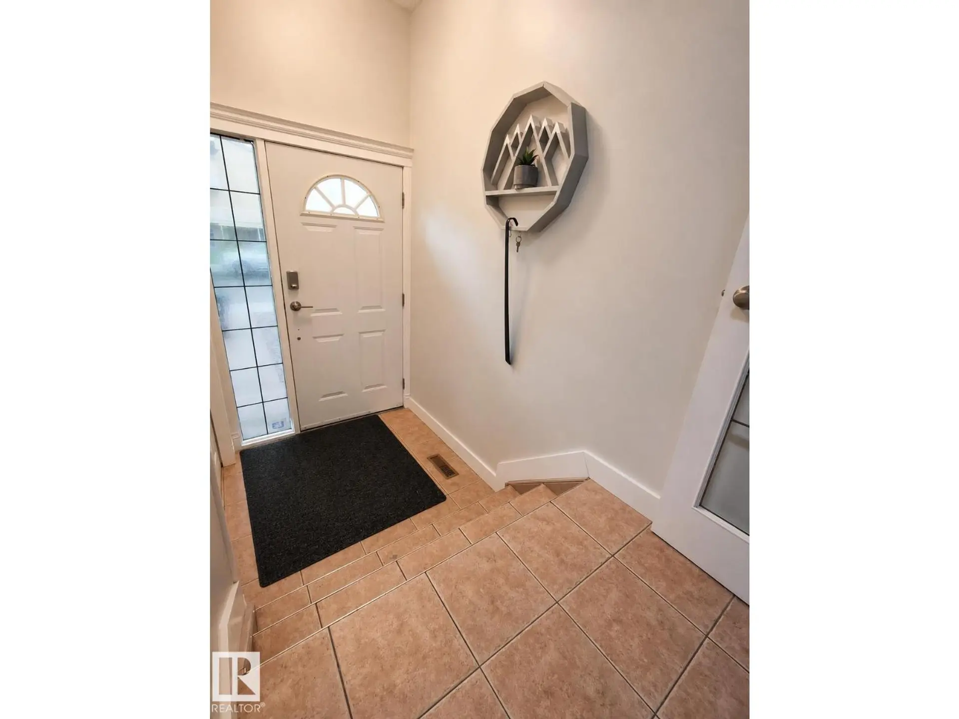 6514 19 AV NW - Image 3