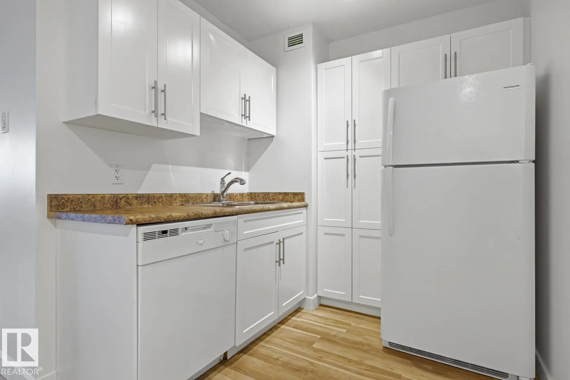 #703 9710 105 ST NW - Image 3
