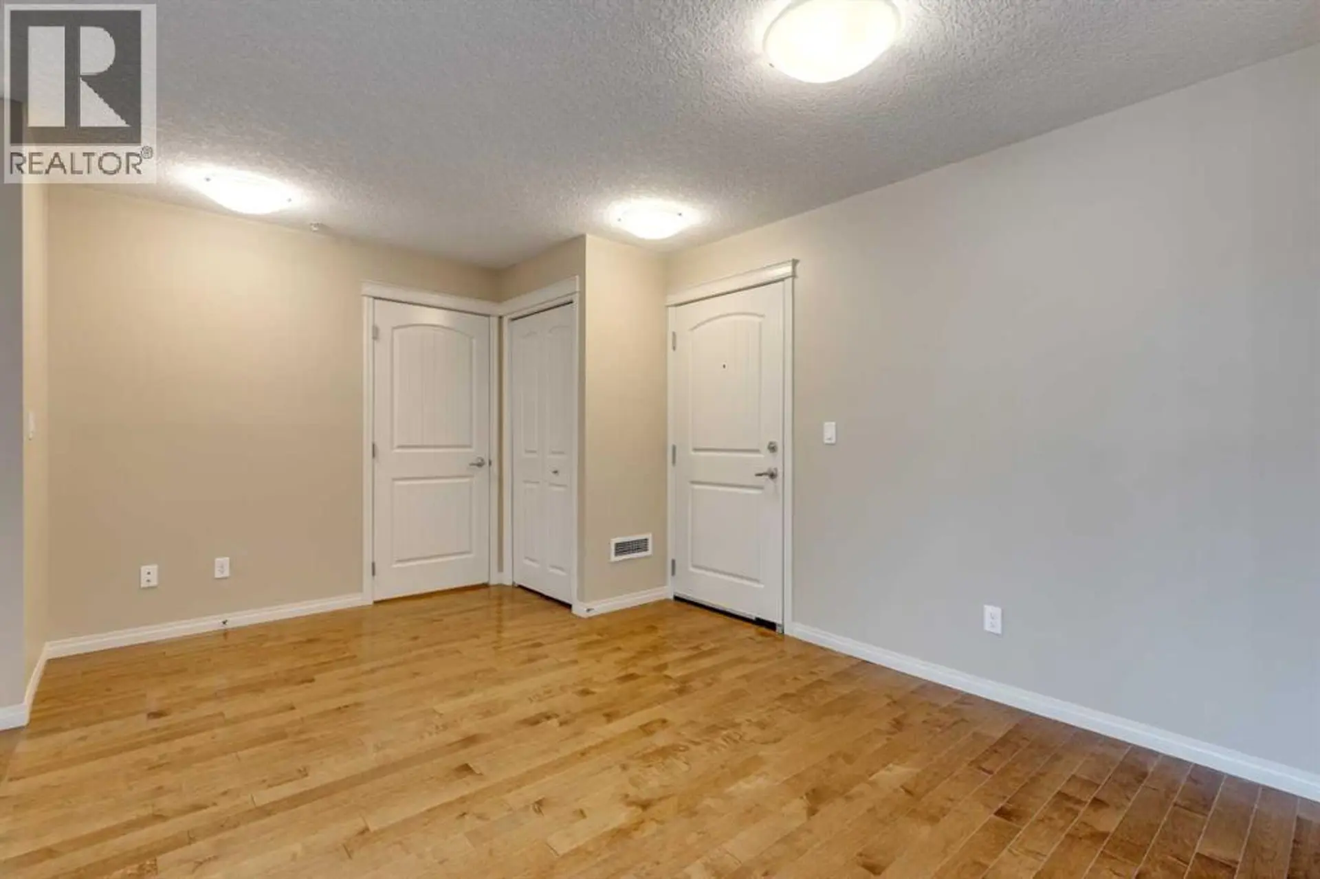 #106 304 Cranberry Park SE - Image 2