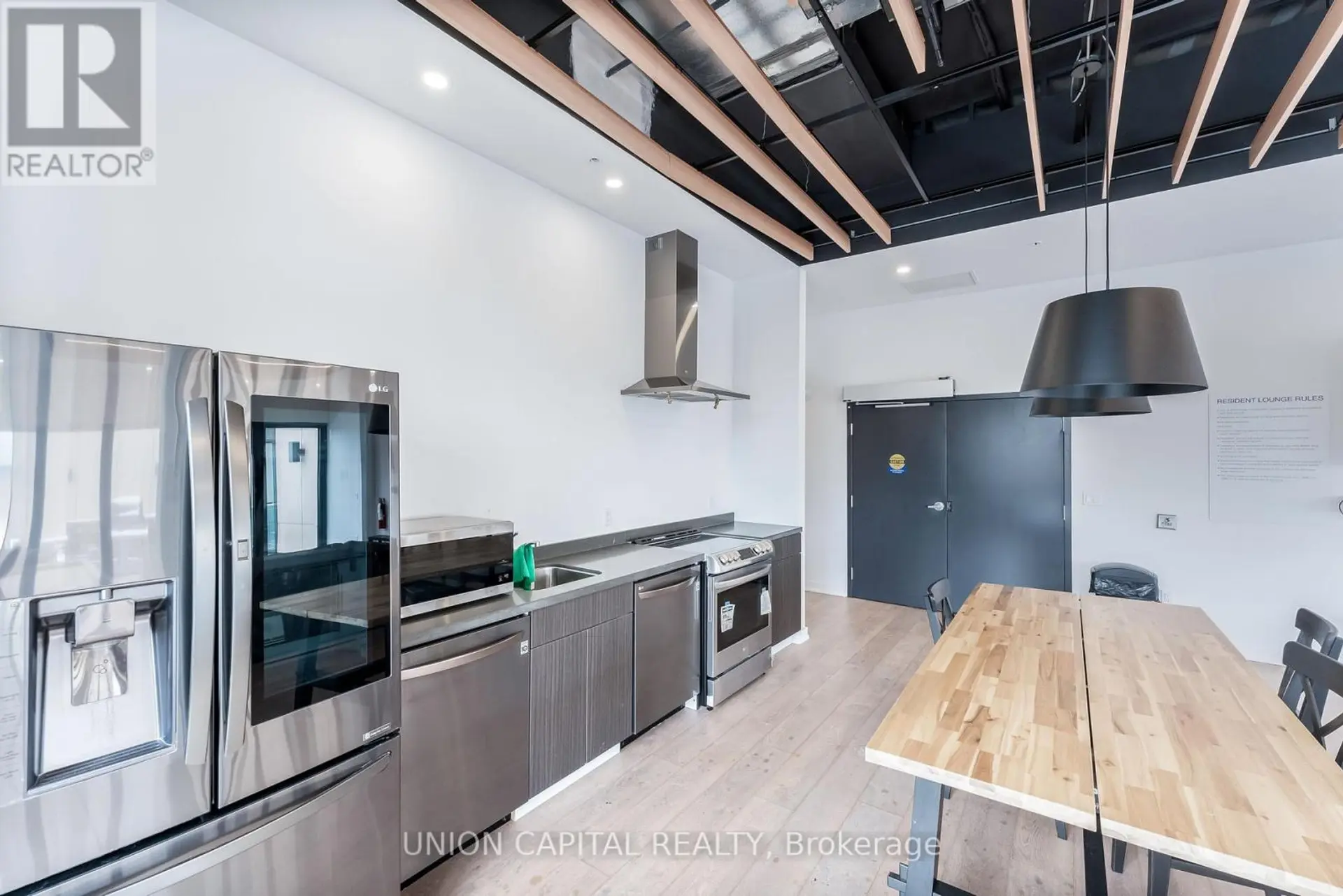 #201 1800 SIMCOE STREET - Image 10