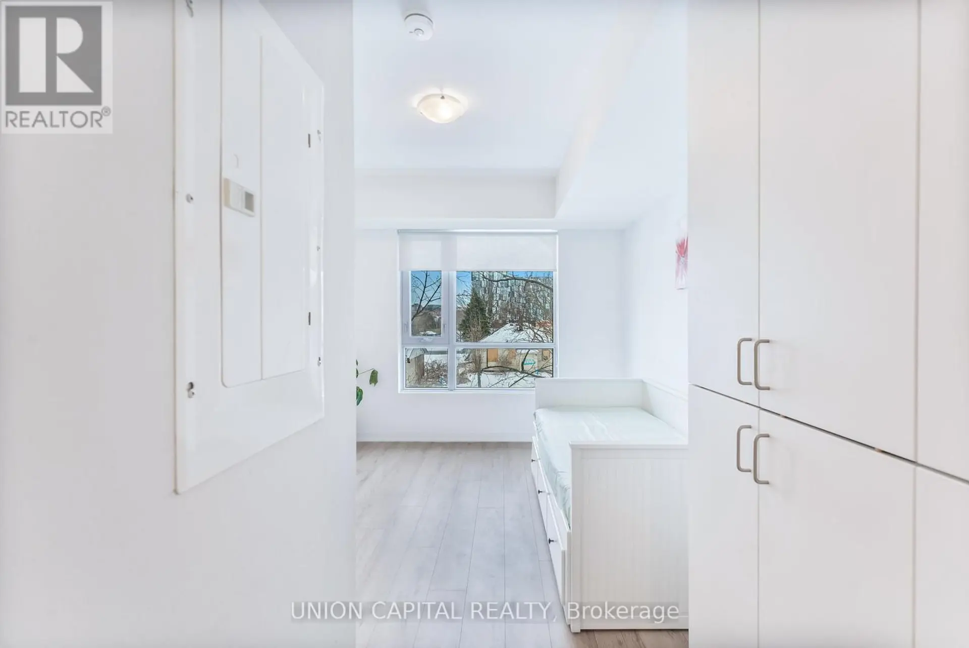 #201 1800 SIMCOE STREET - Image 4