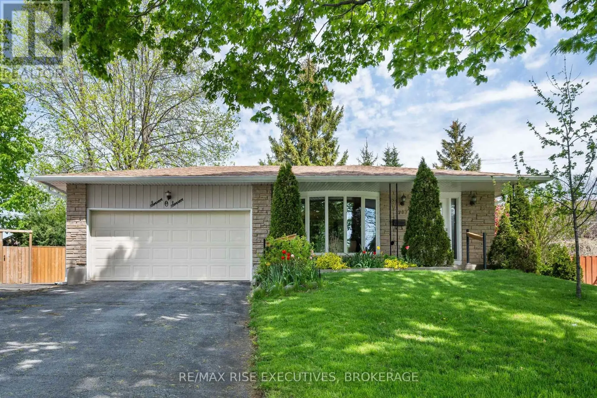 707 LAIDLAW CRESCENT - Image 1