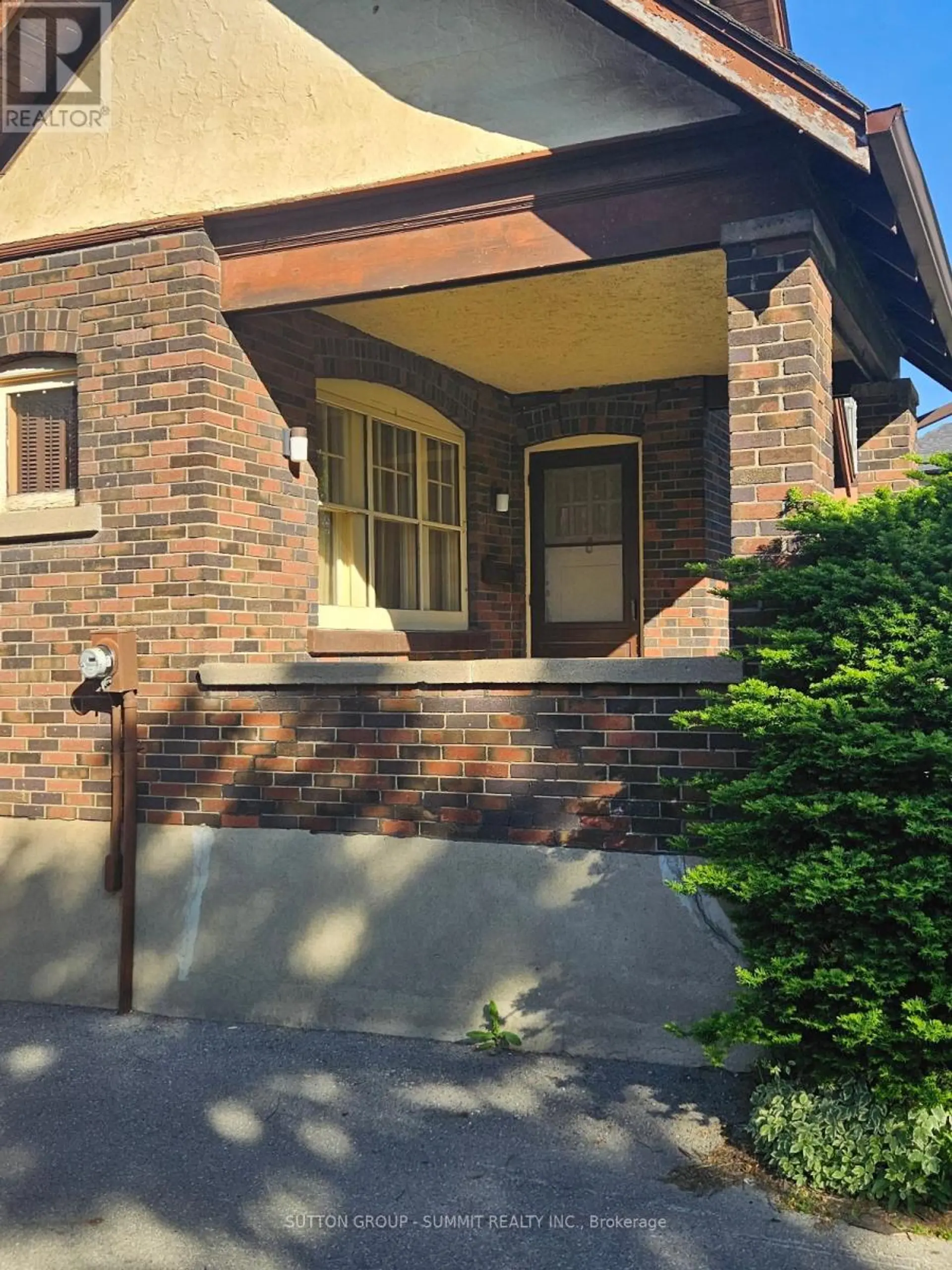 318 QUEEN STREET S - Image 11