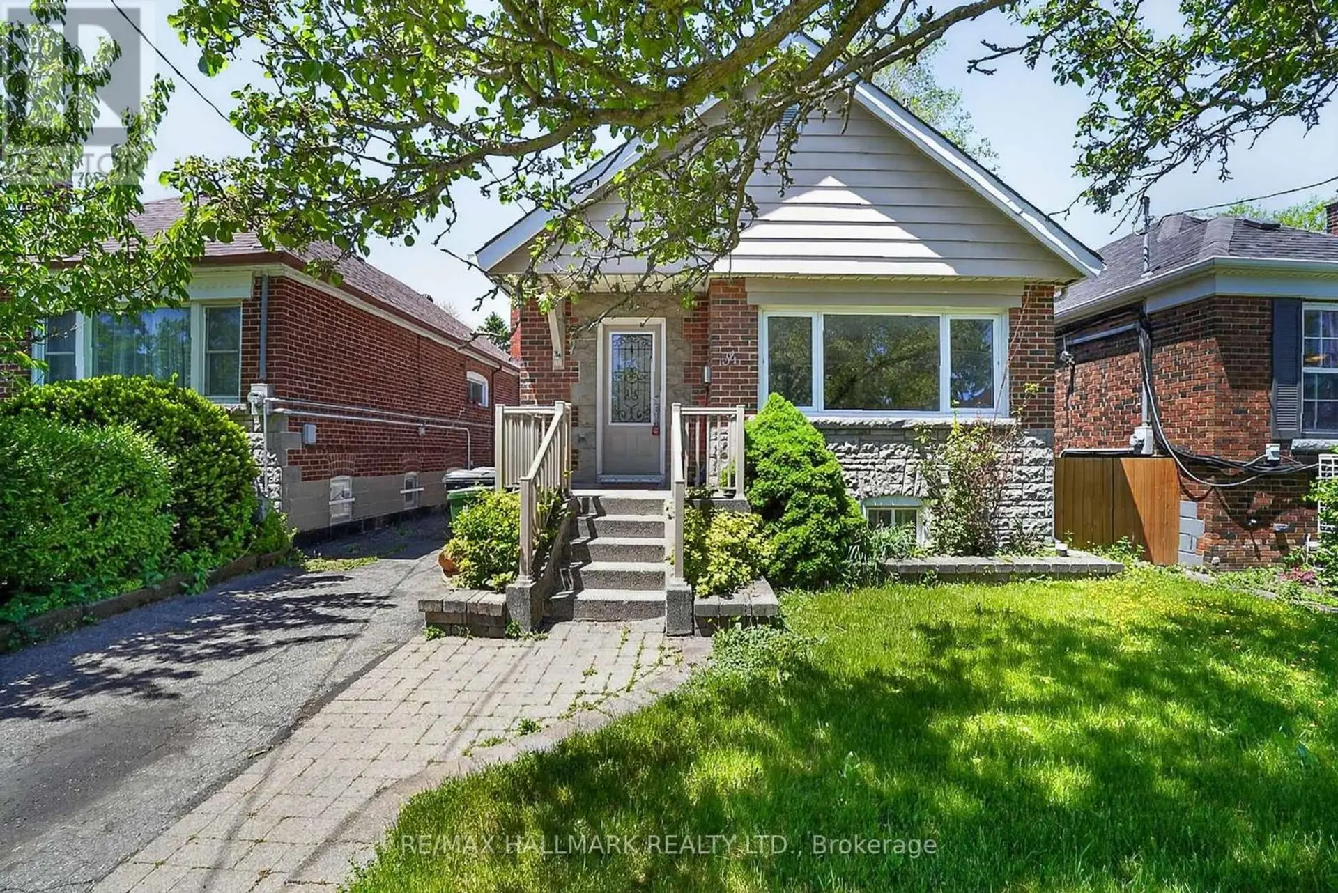 34 CLONMORE DRIVE - Image 1