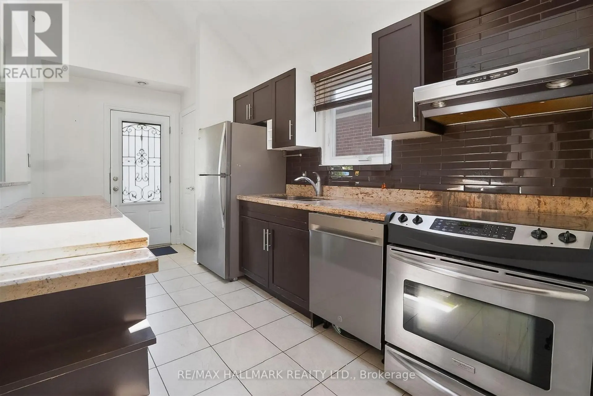 34 CLONMORE DRIVE - Image 2