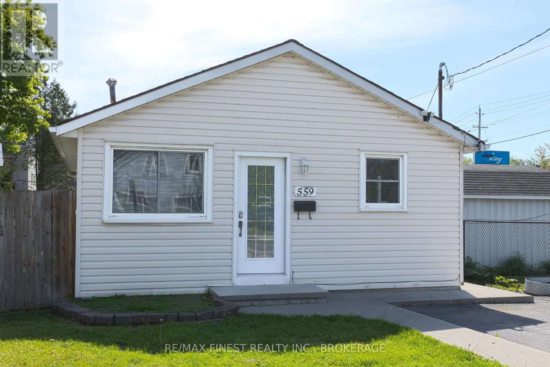 559 MACDONNELL STREET - Image 2