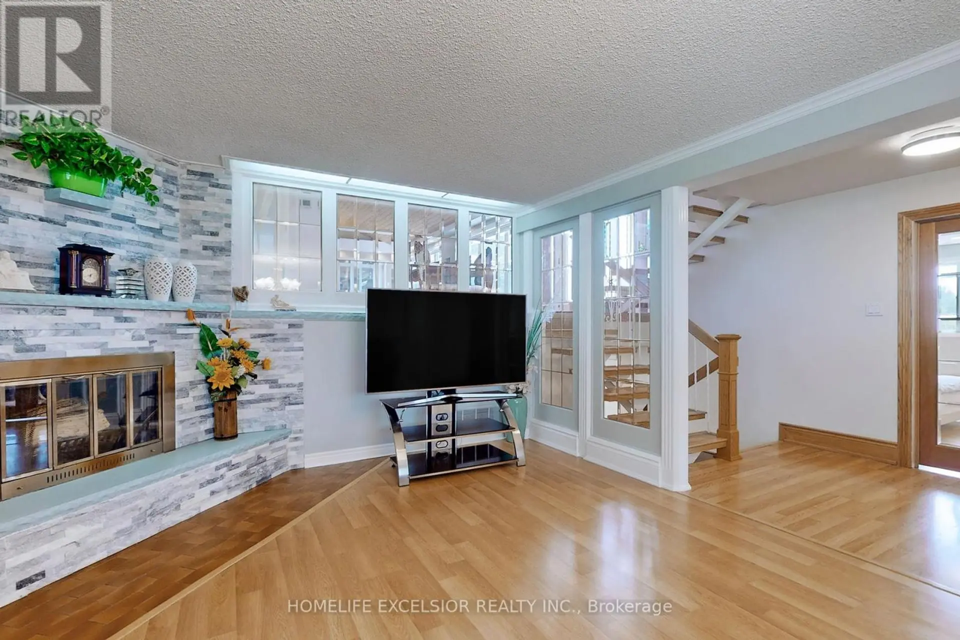 550 MOUNT ALBERT ROAD - Image 15