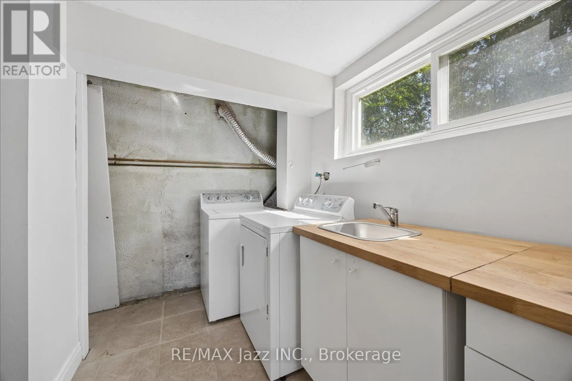 243 ACADIA DRIVE - Image 13