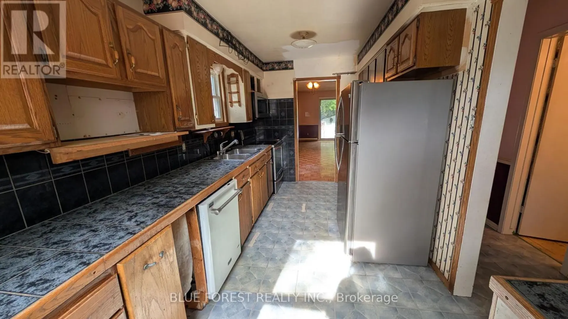 112 MARLBOROUGH AVENUE - Image 2