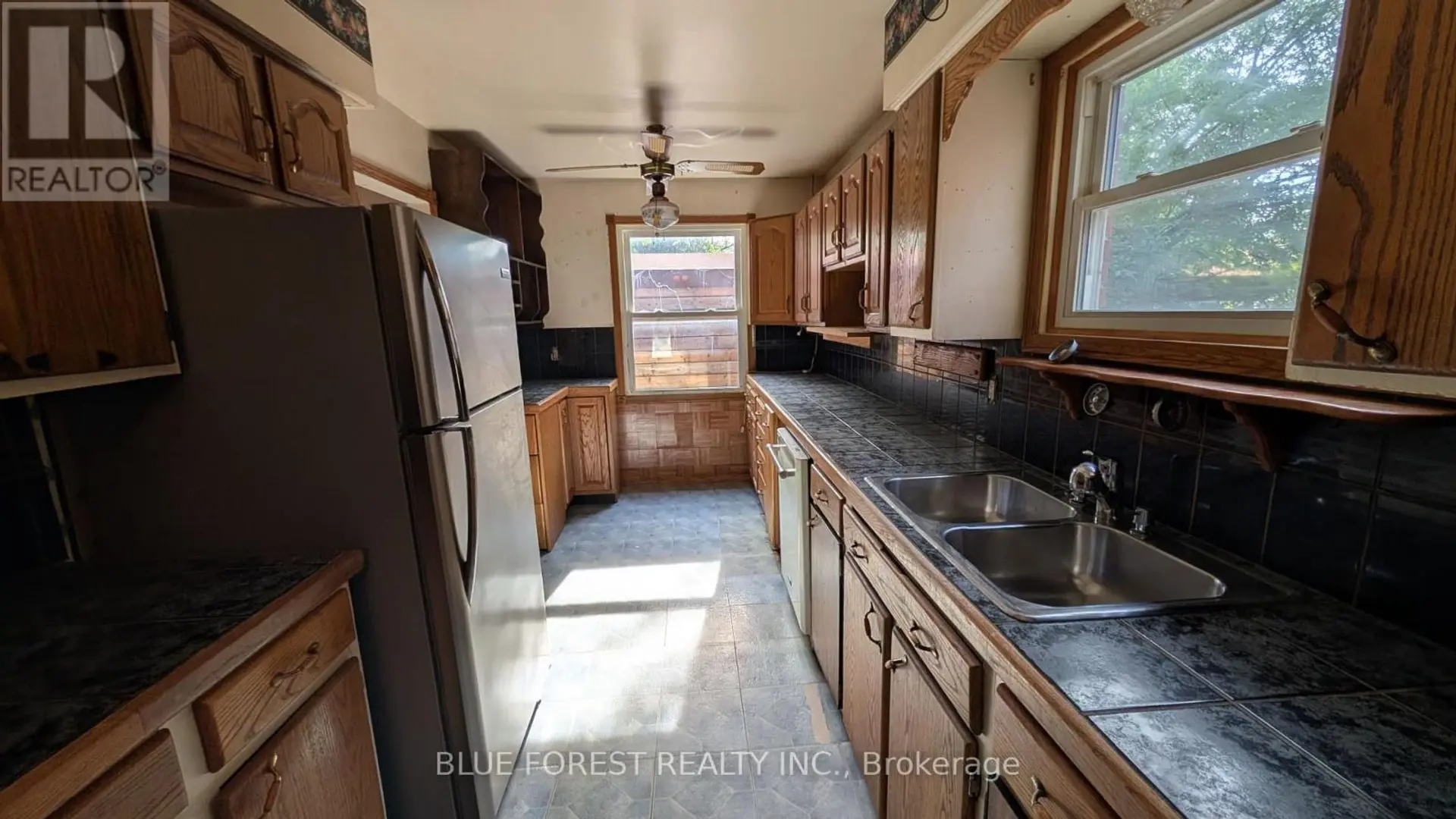112 MARLBOROUGH AVENUE - Image 3