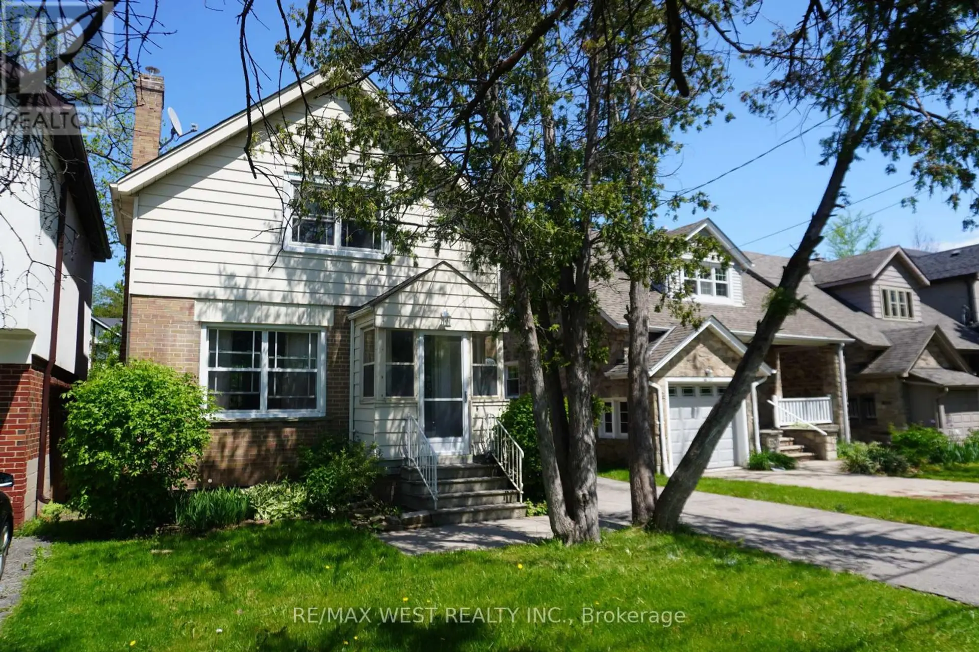 1109 ROYAL YORK ROAD - Image 1