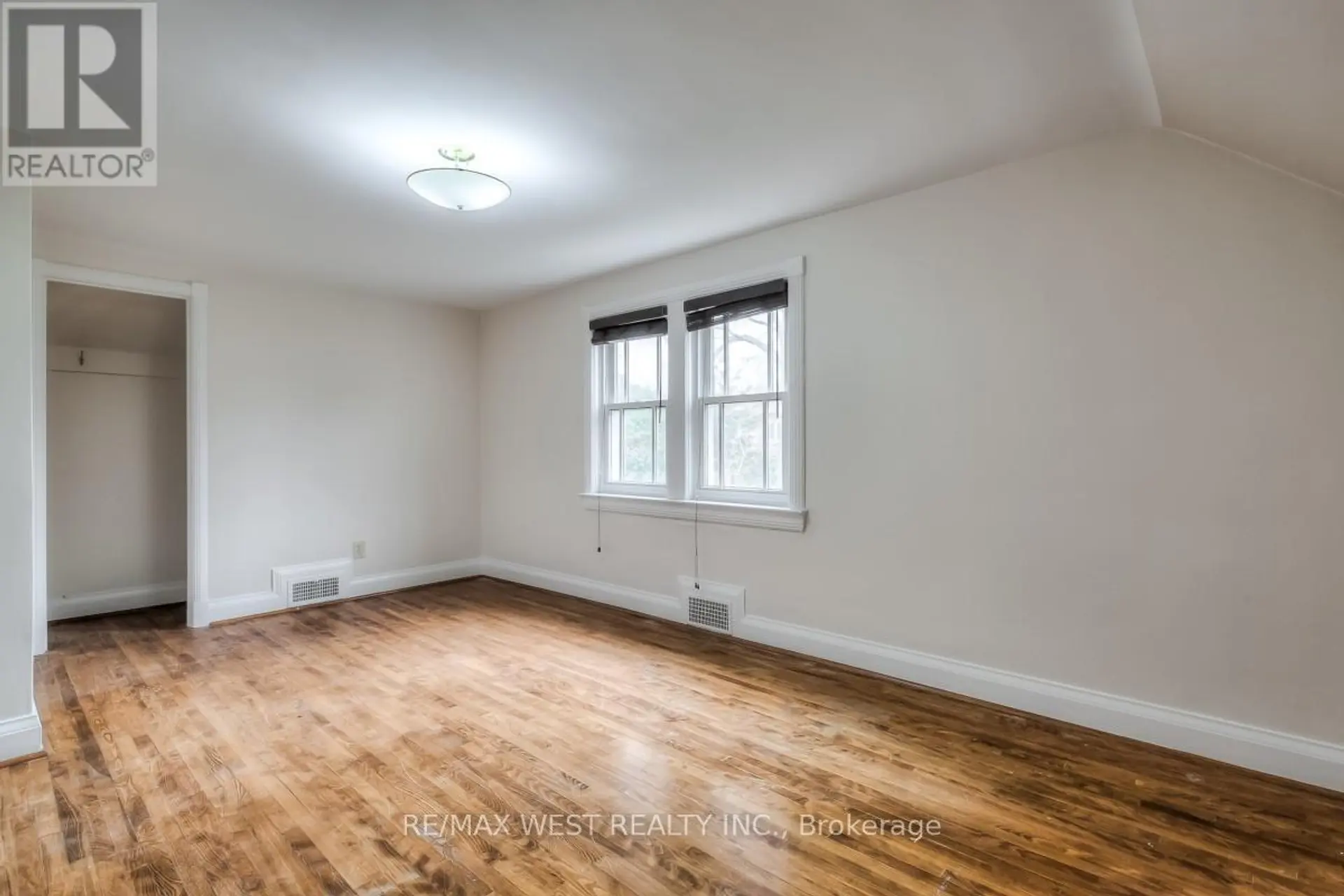 1109 ROYAL YORK ROAD - Image 10