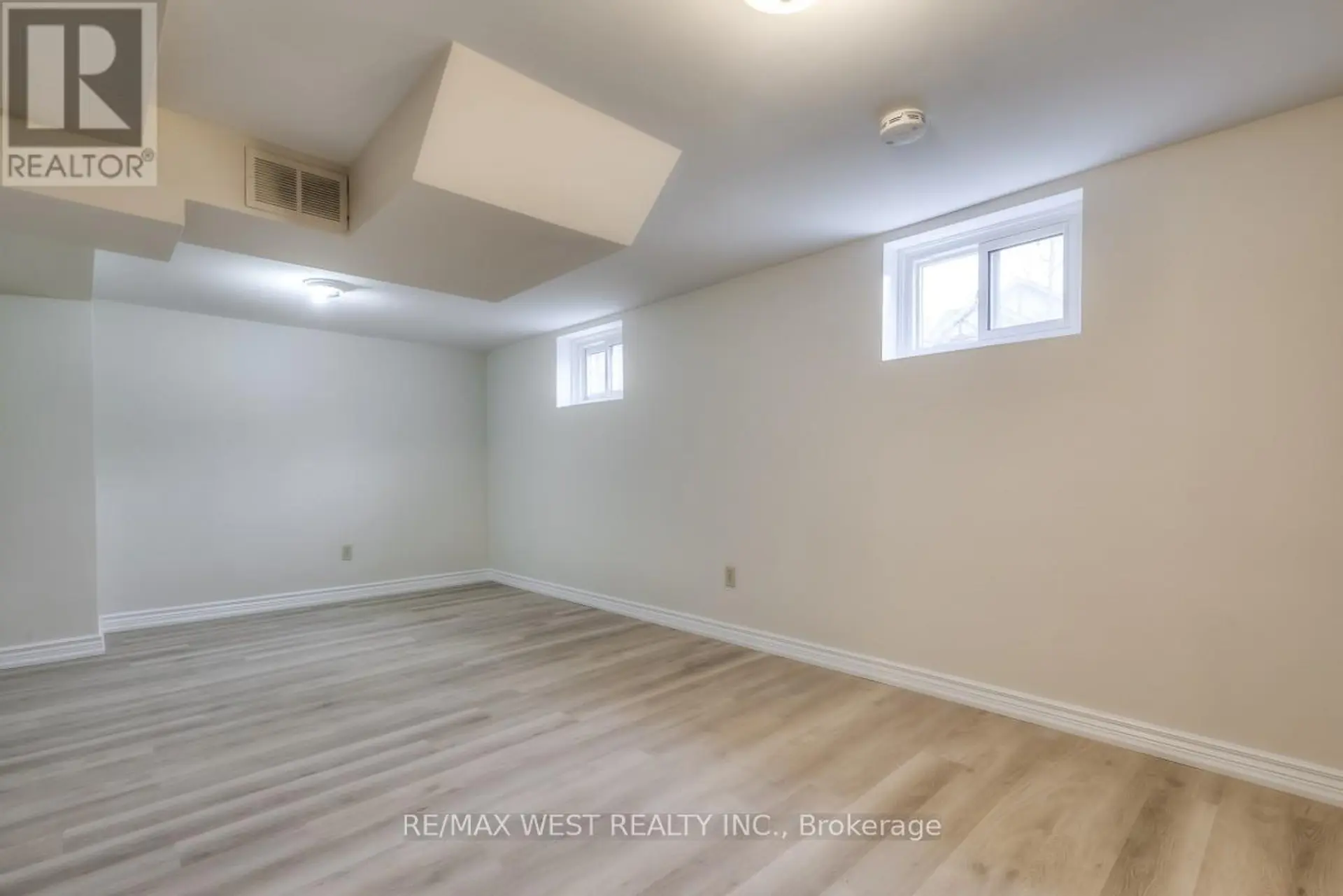 1109 ROYAL YORK ROAD - Image 15