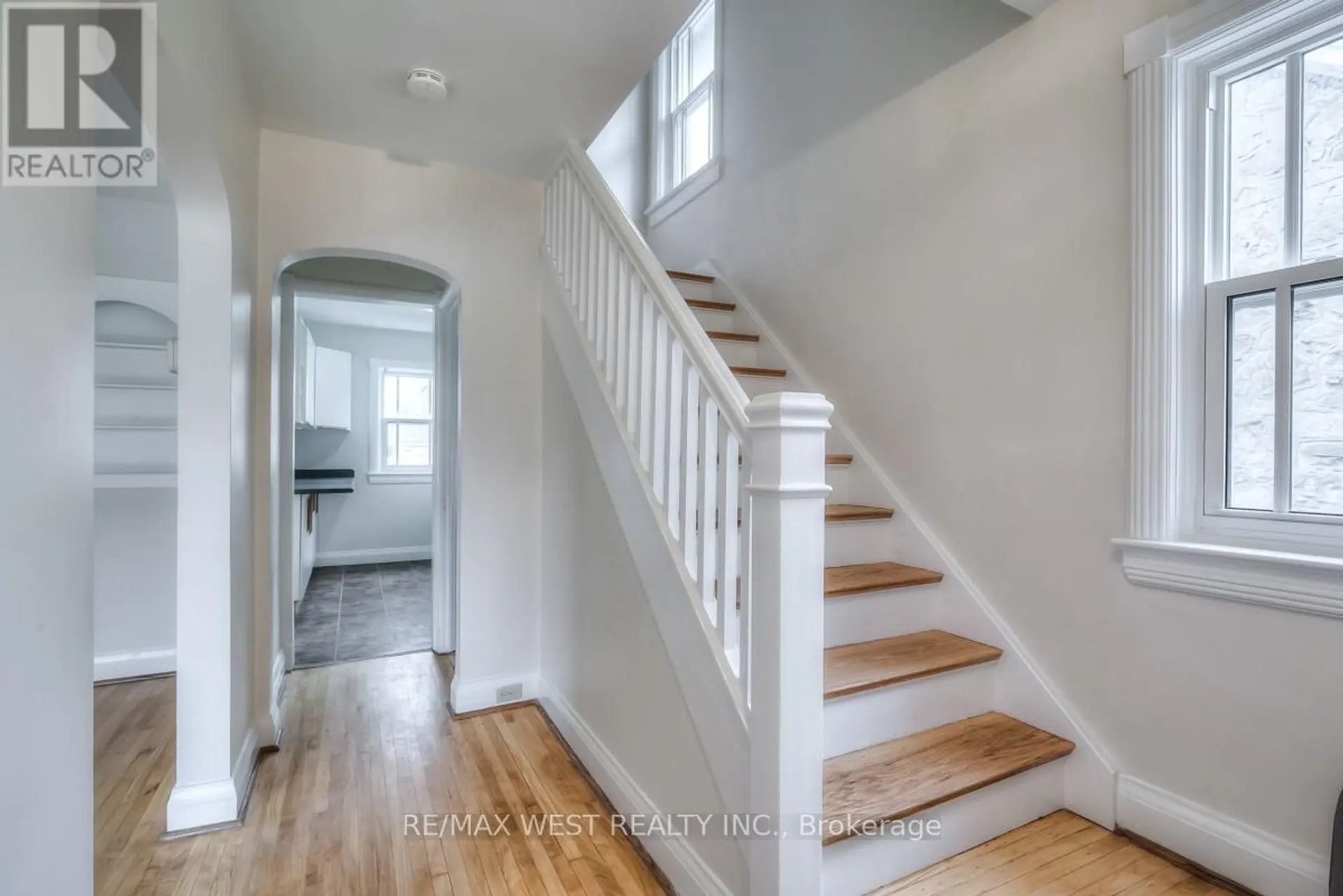 1109 ROYAL YORK ROAD - Image 3