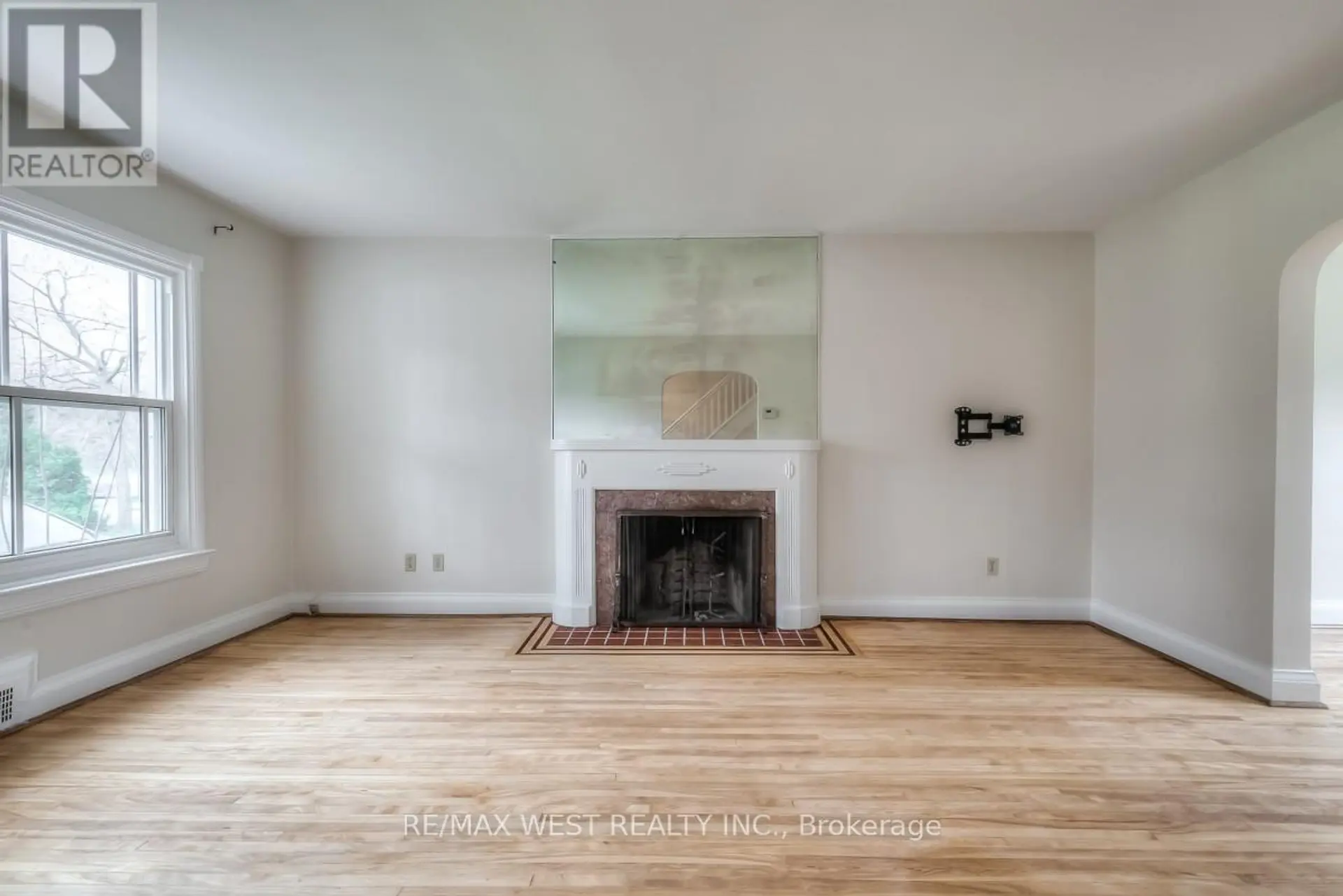 1109 ROYAL YORK ROAD - Image 4