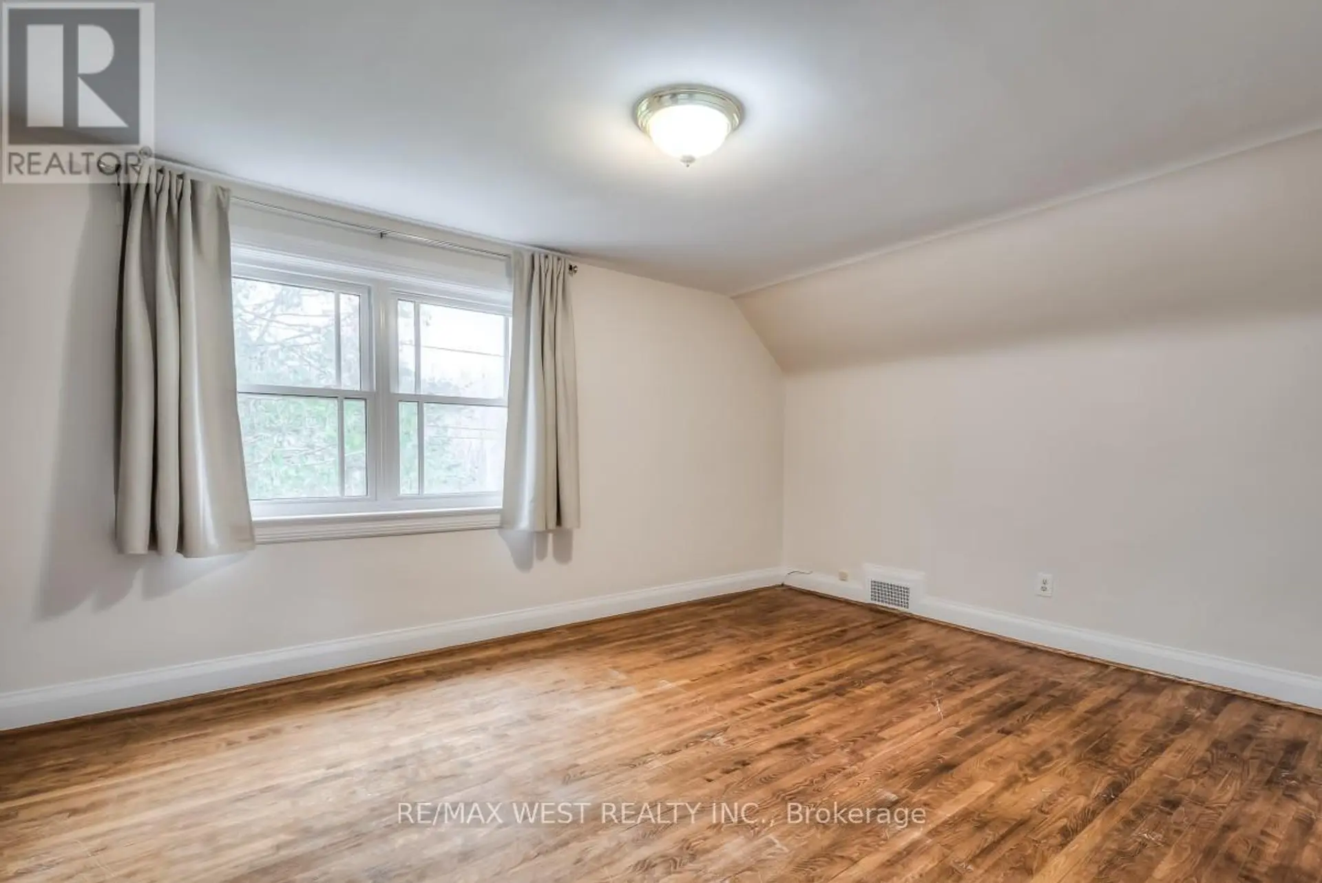 1109 ROYAL YORK ROAD - Image 8